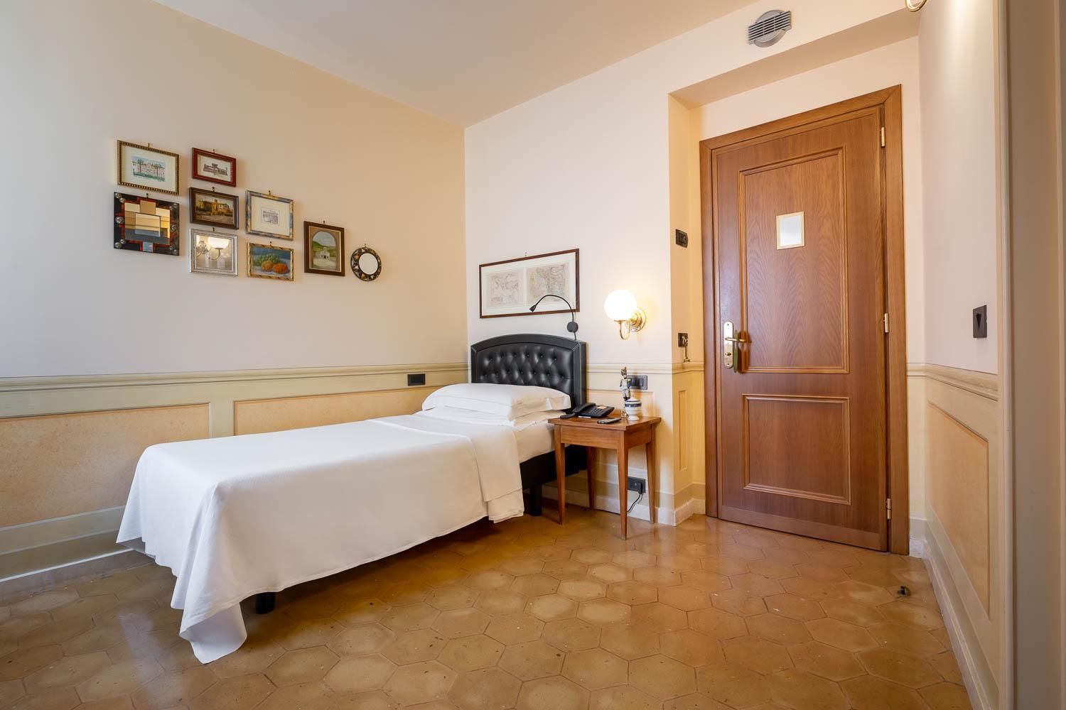 Single Room photo 3