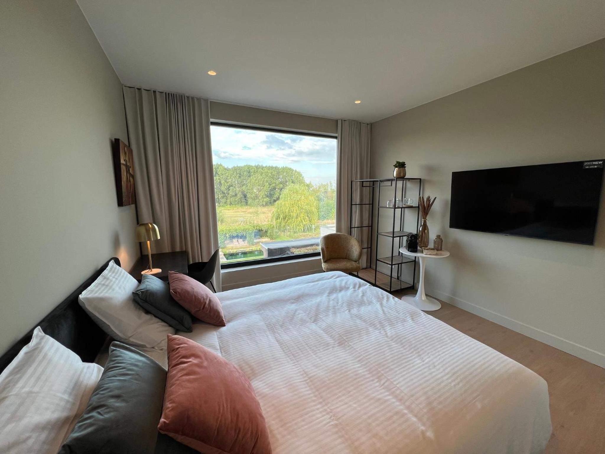Deluxe Double Room with Bath photo 2