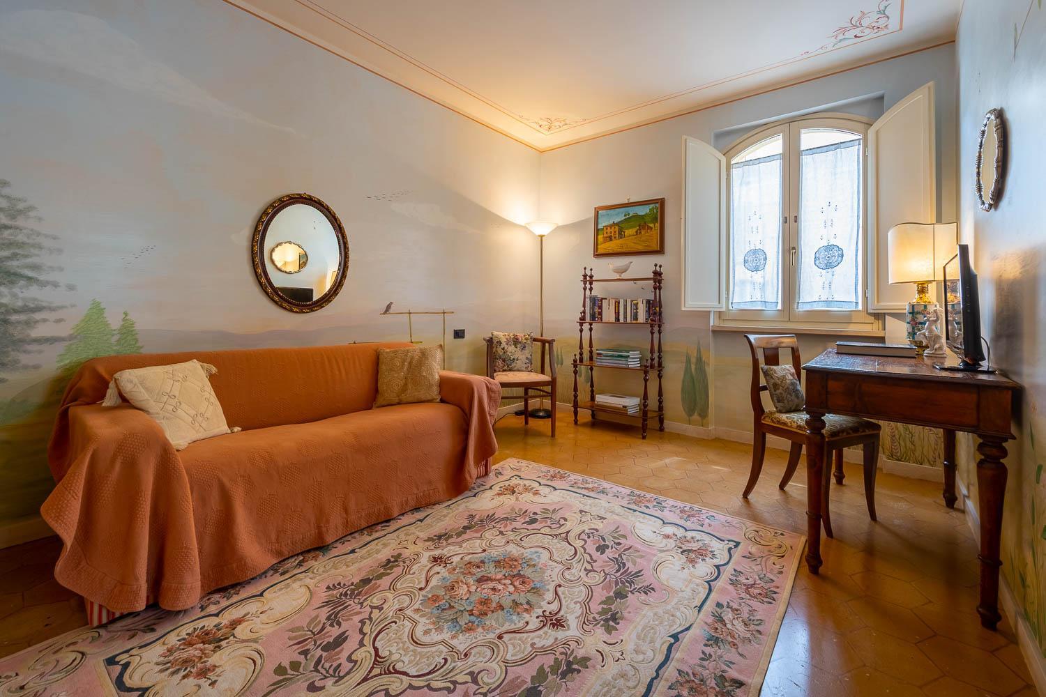 Suite - Photo 1