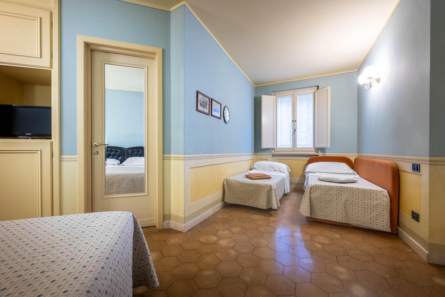 Quadruple Room - Photo 1
