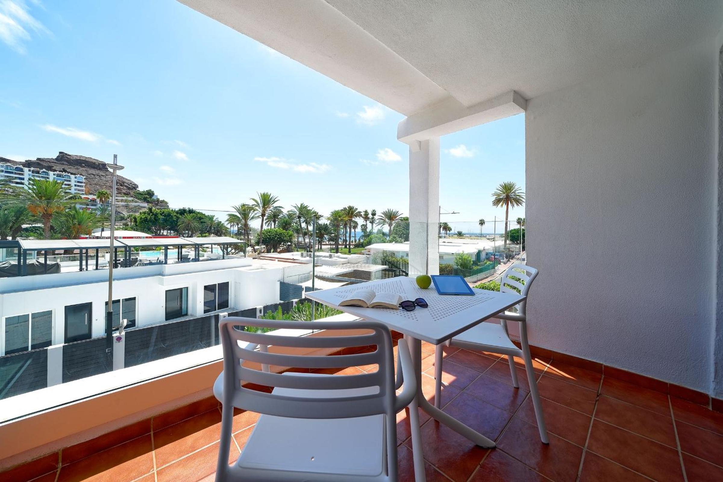One-Bedroom Apartment With Balcony And Air Conditioning
