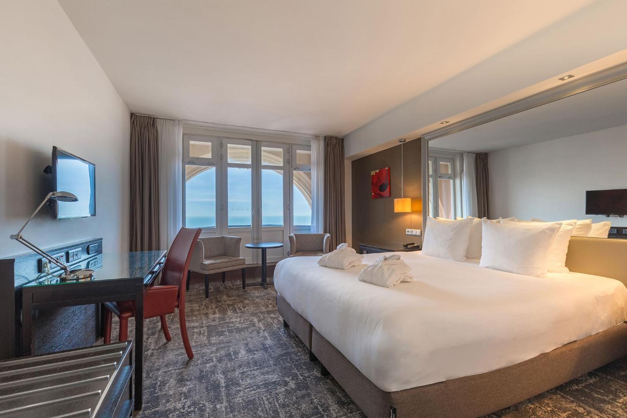 Superior Double Room with Sea View - Photo 3