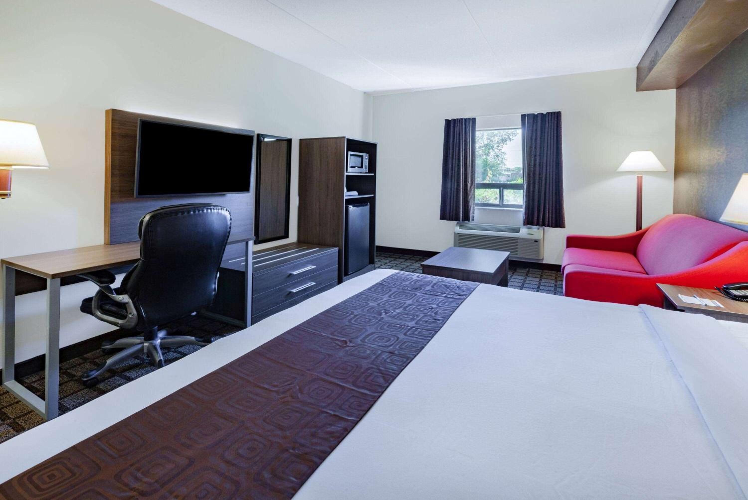 King Room - Non-Smoking - Photo 2