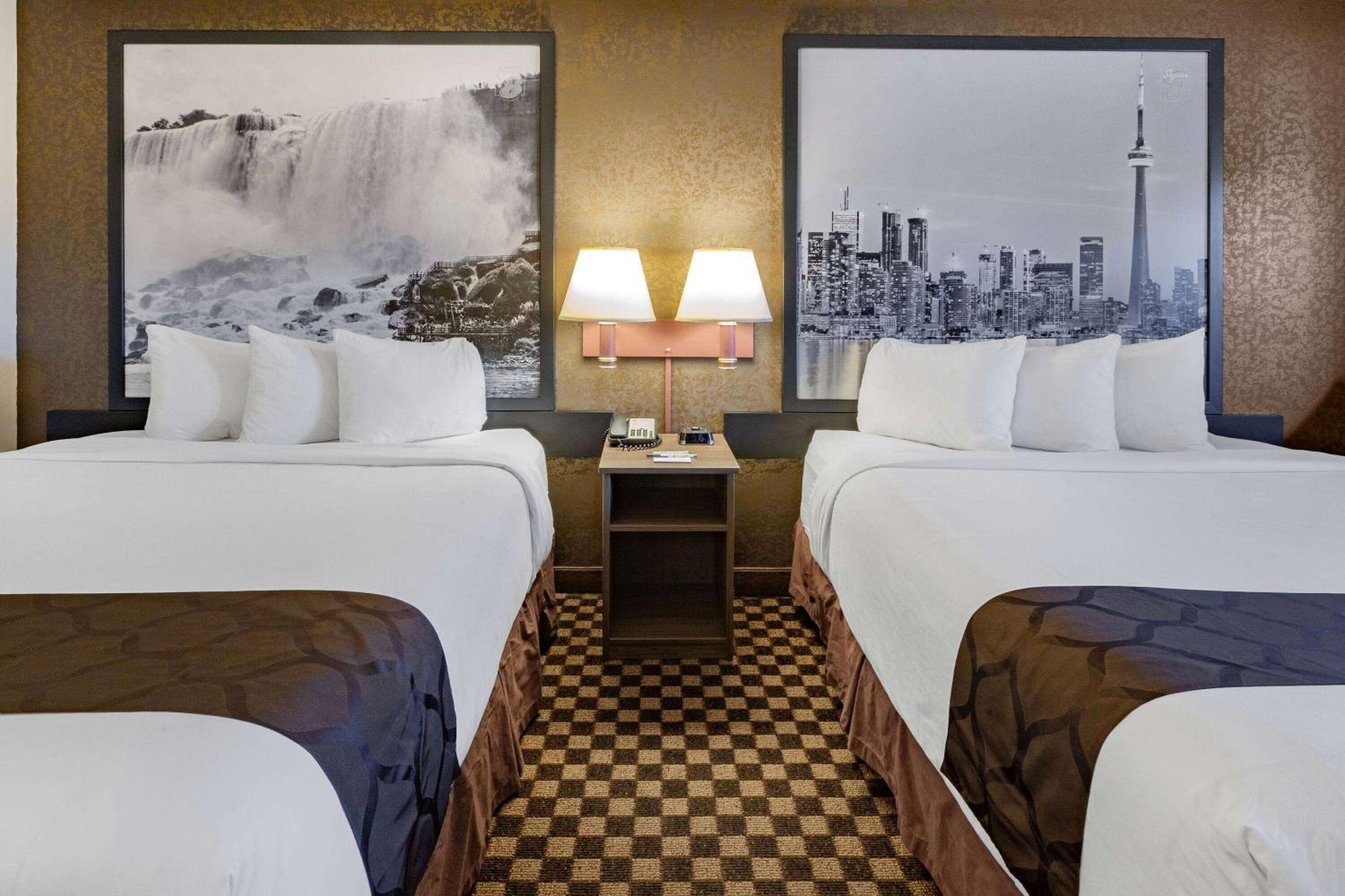 Queen Room with Two Queen Beds - Non-Smoking - Photo 4