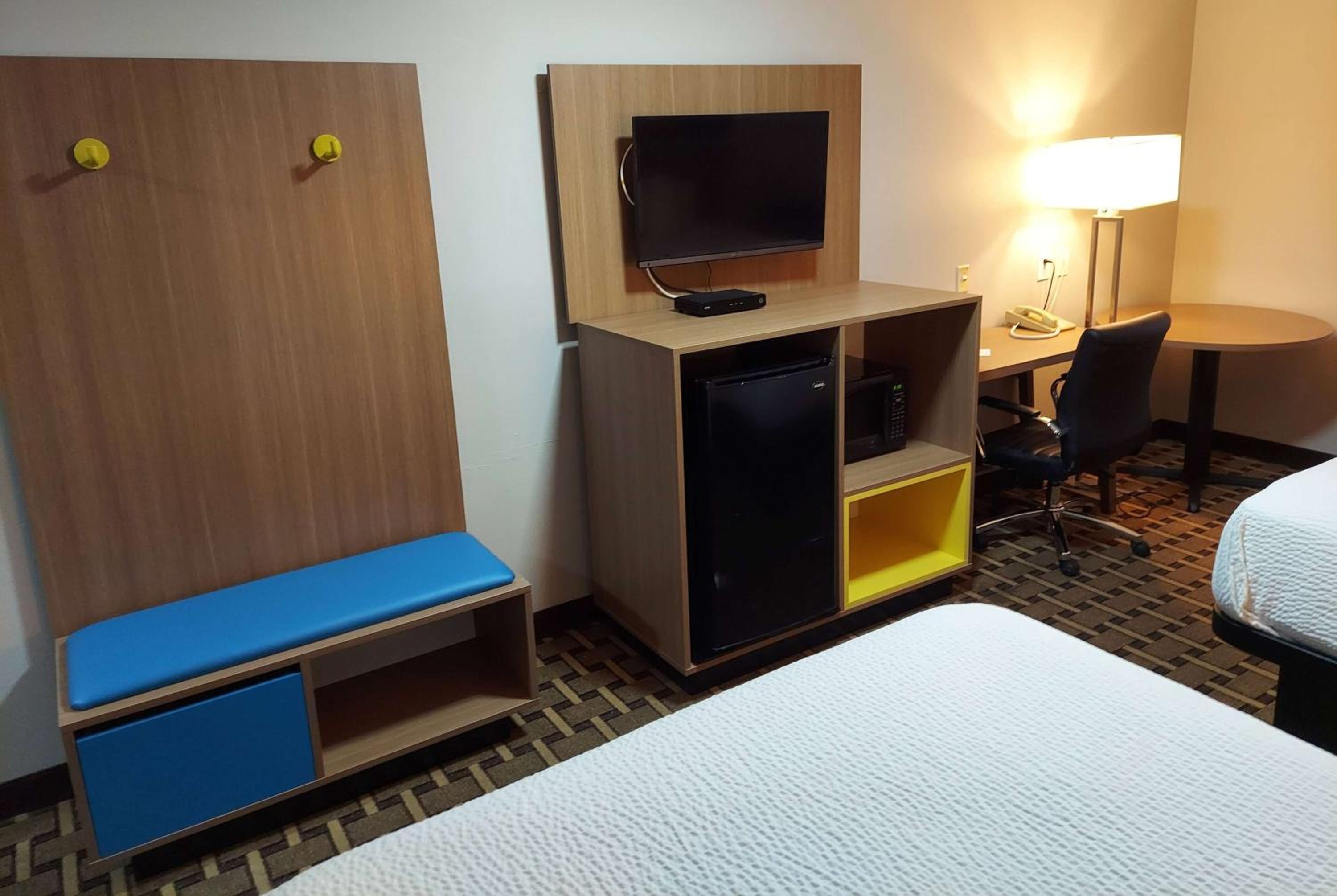 Queen Room with Two Queen Beds - Non-Smoking