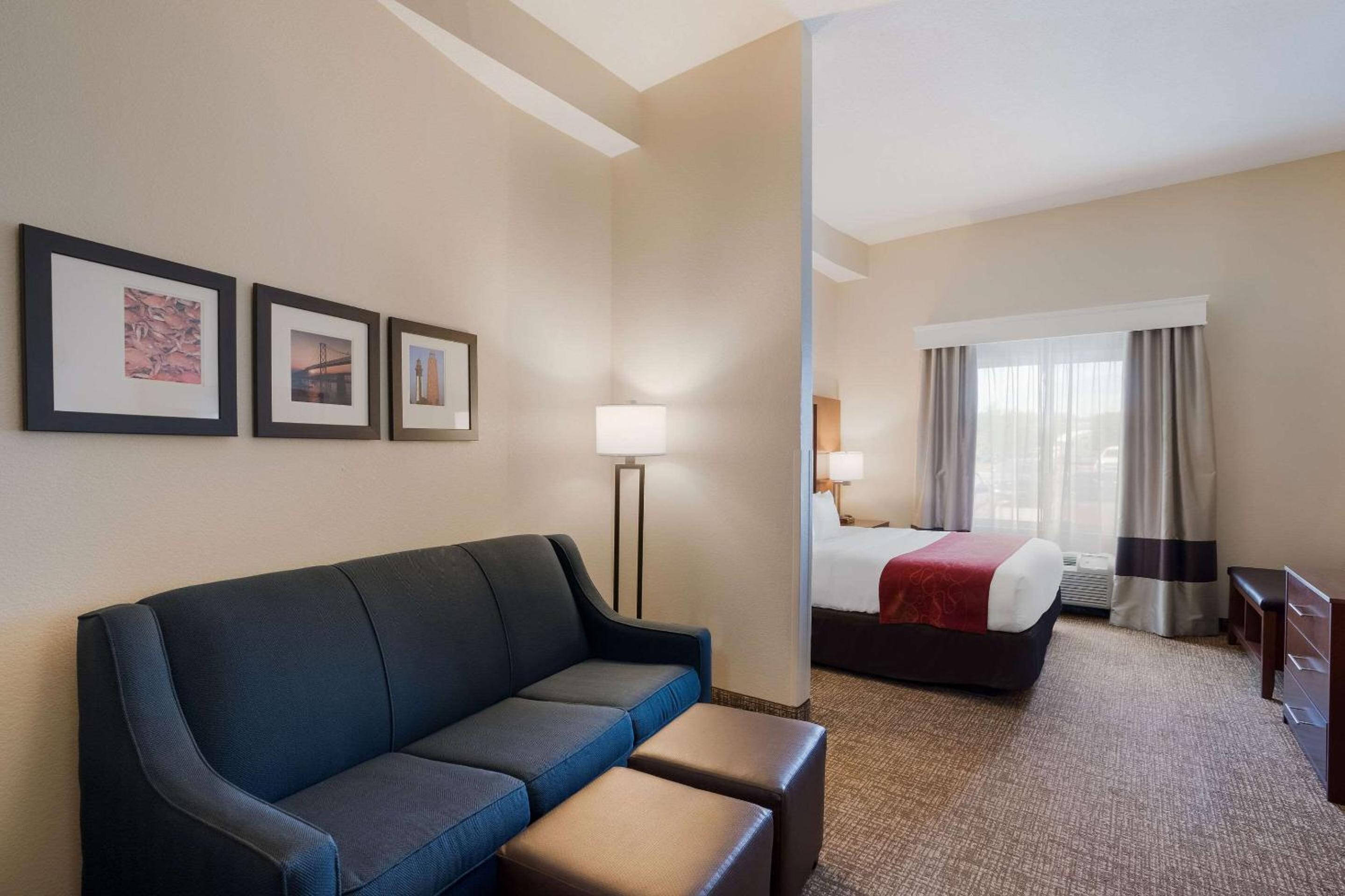 King Suite - Non-Smoking - Photo 1