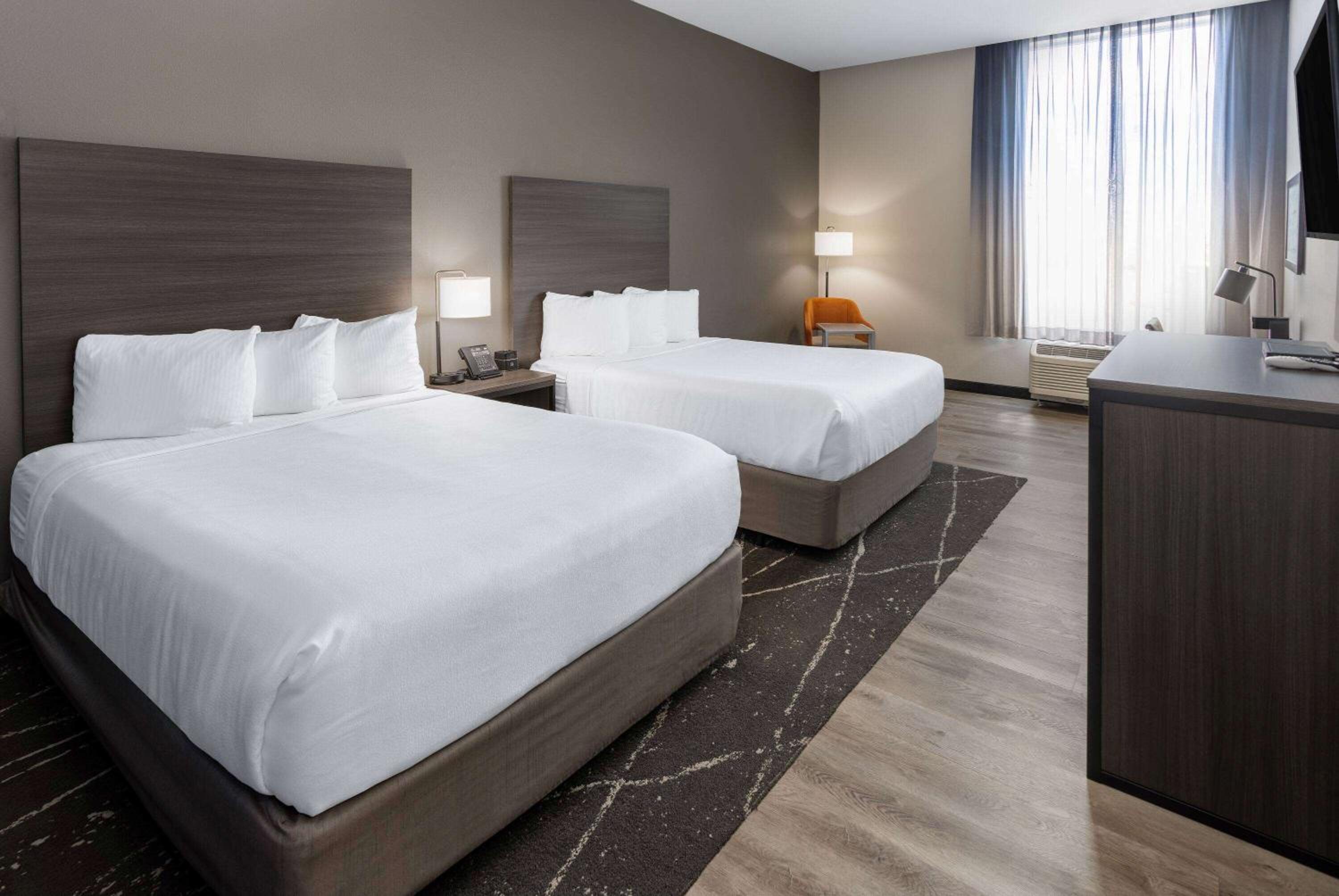 Queen Room with Two Queen Beds - Mobility Access/Non-Smoking - Photo 1