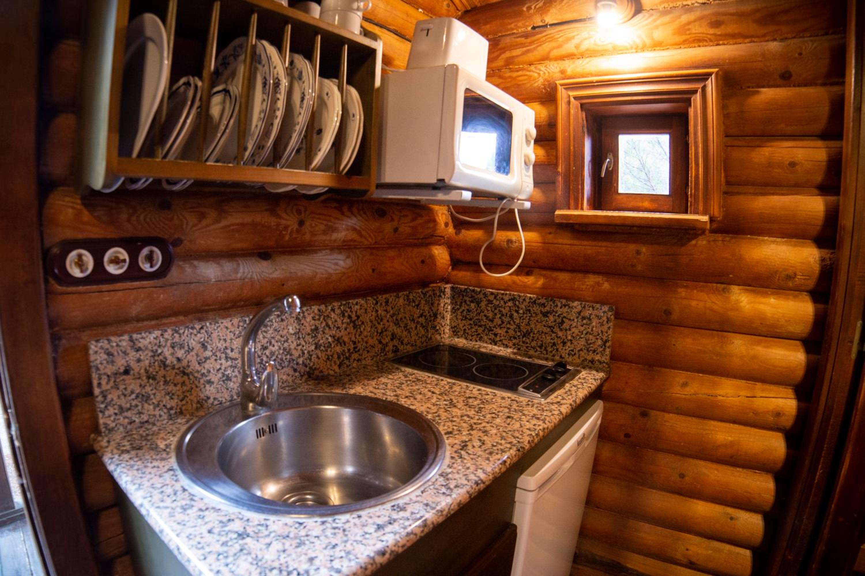 Deluxe Bungalow - Photo 12