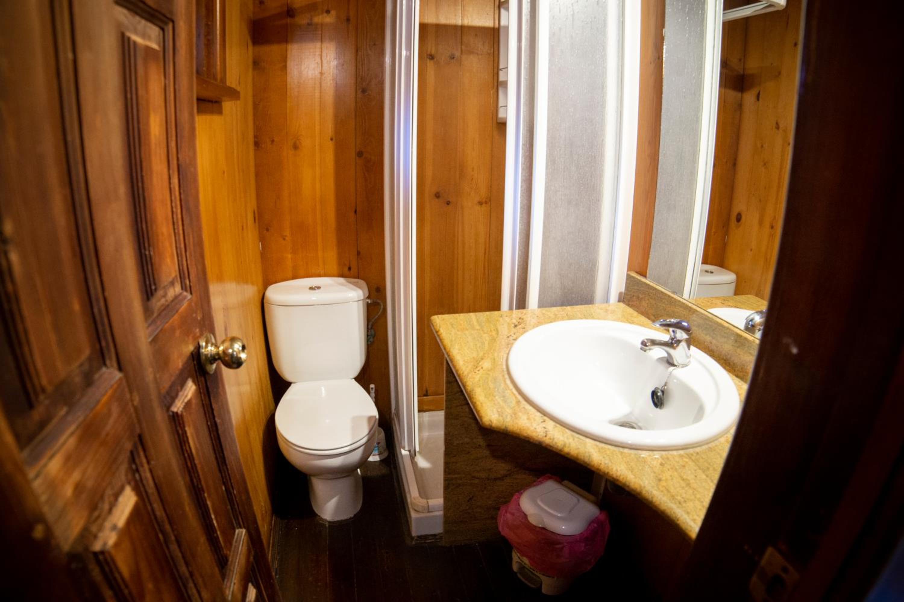 Deluxe Bungalow - Photo 11