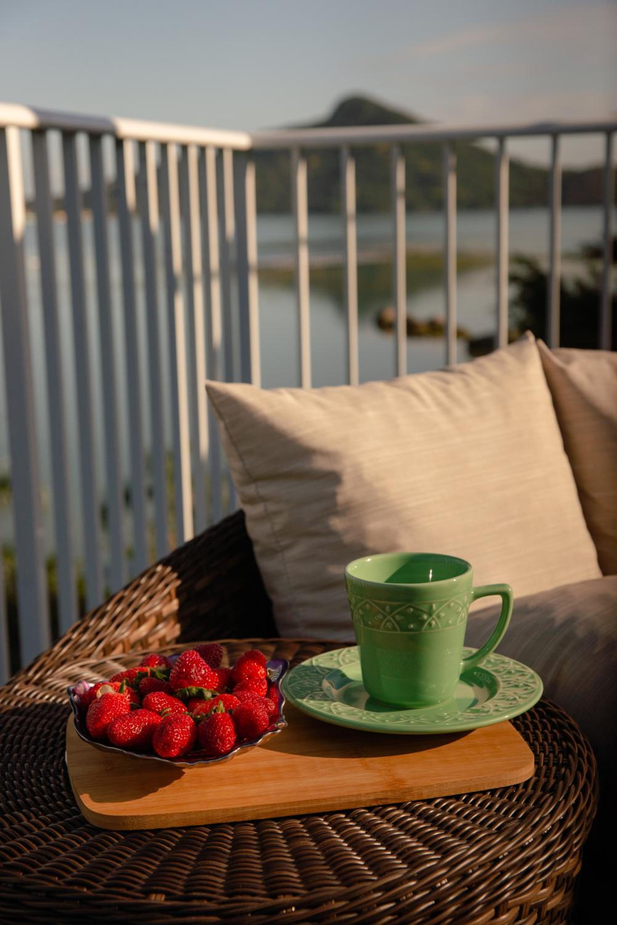 Apartment with Sea View - Photo 3