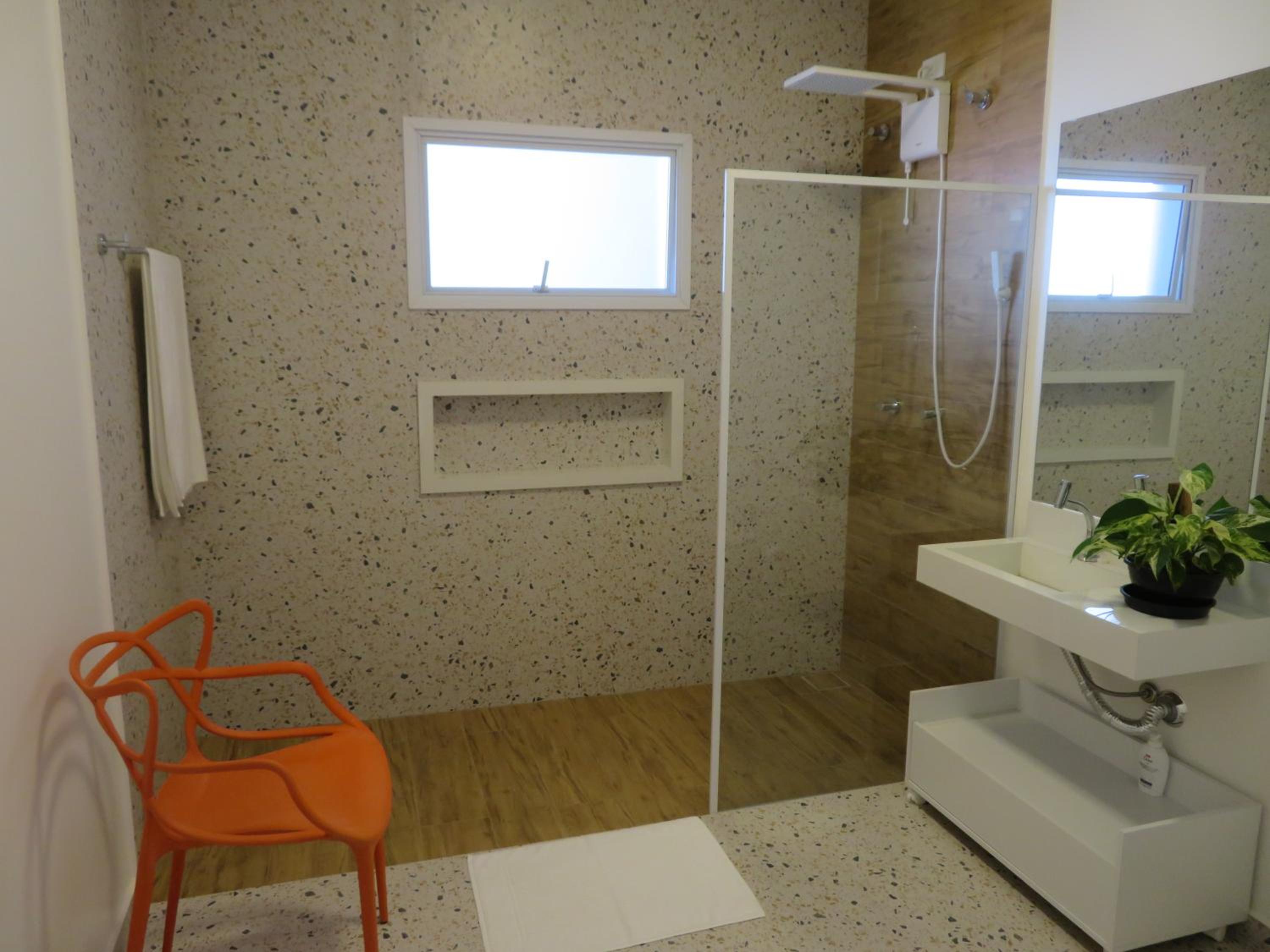 Family Room - Disability Access - Photo 3