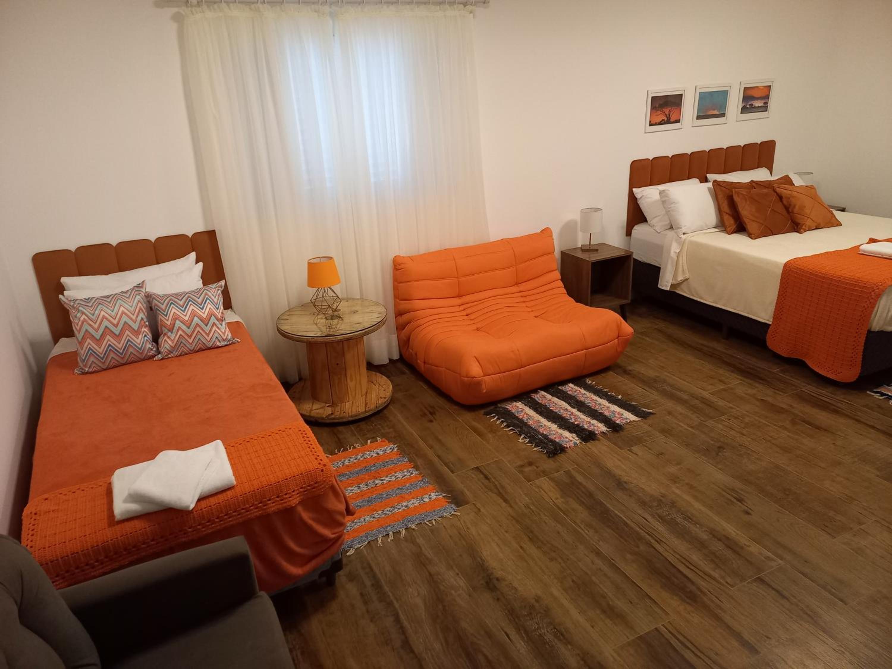 Family Room - Disability Access - Photo 2
