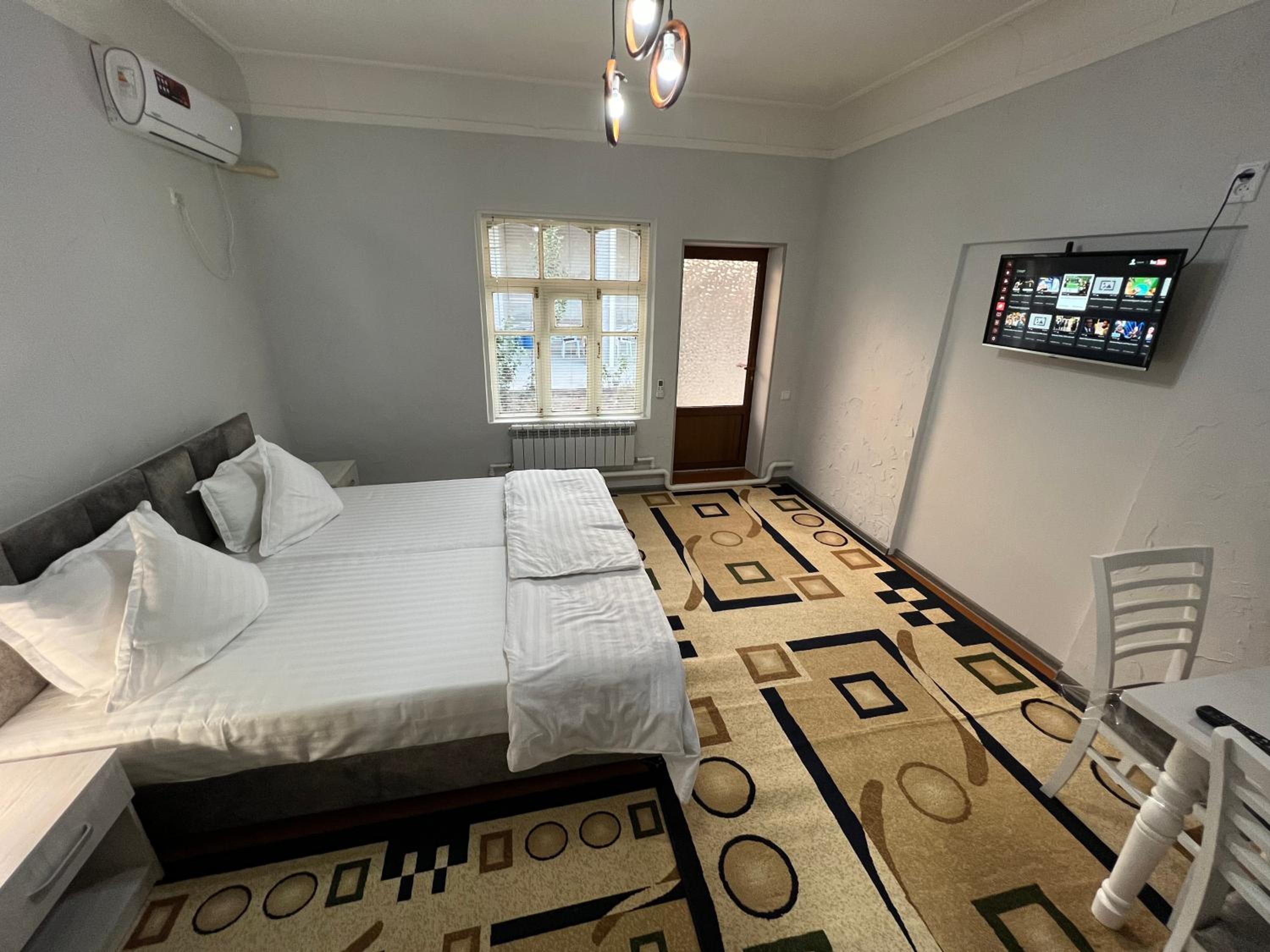 Large Double Room photo 3