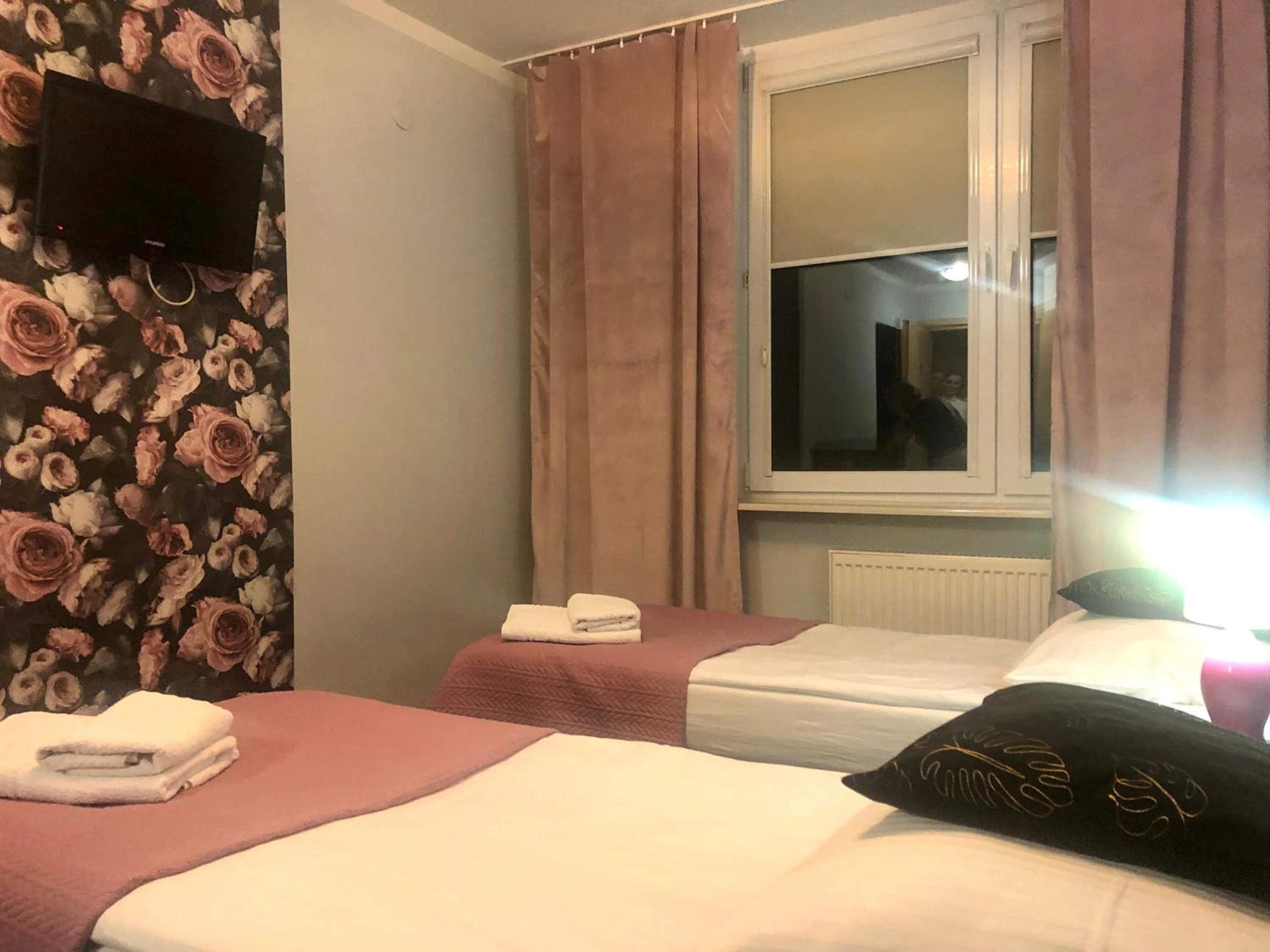 Twin Room - Photo 68