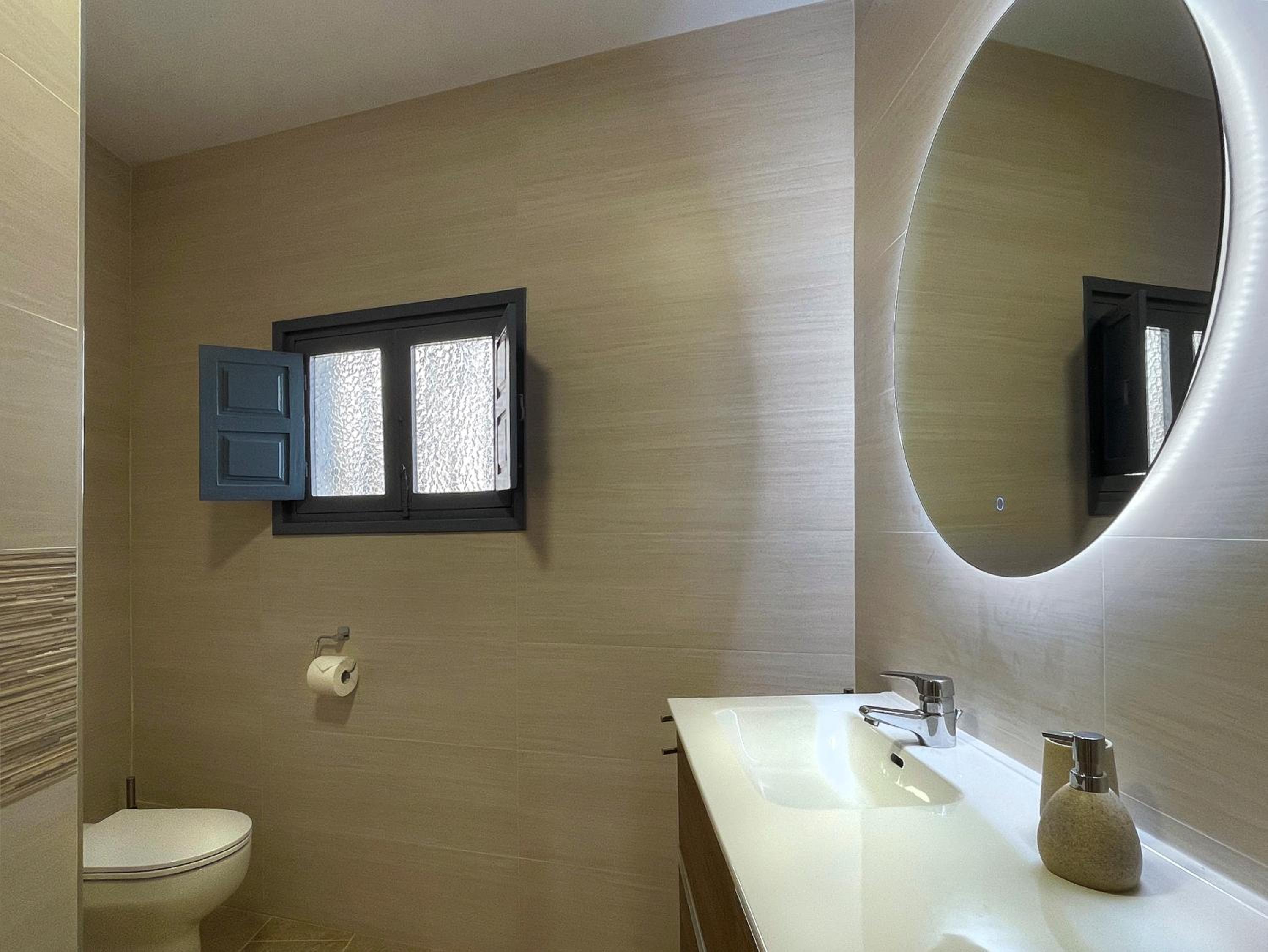 Double Room with Private External Bathroom photo 2