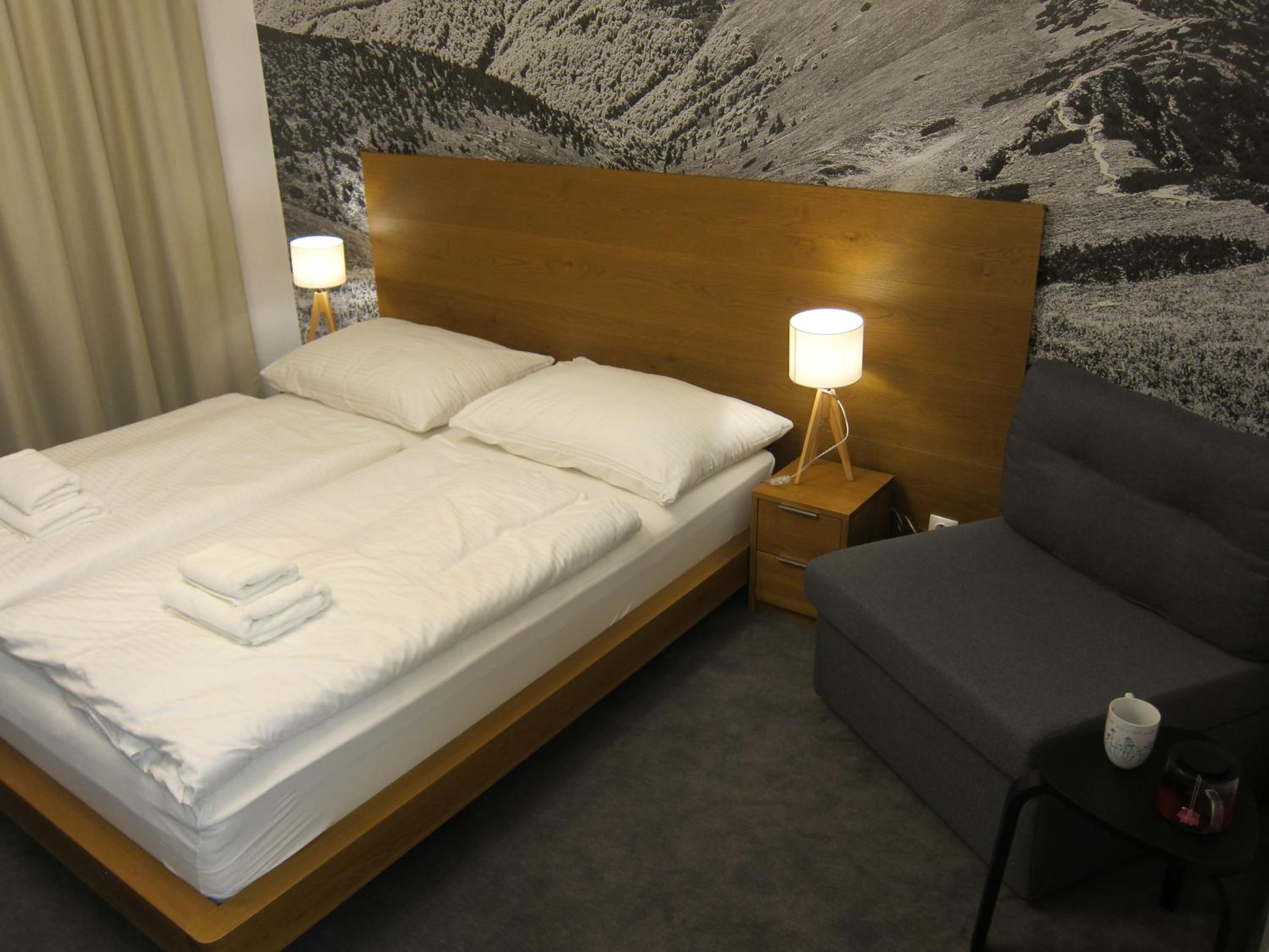 Deluxe Double Room (2 Adults + 1 Child) - Photo 7