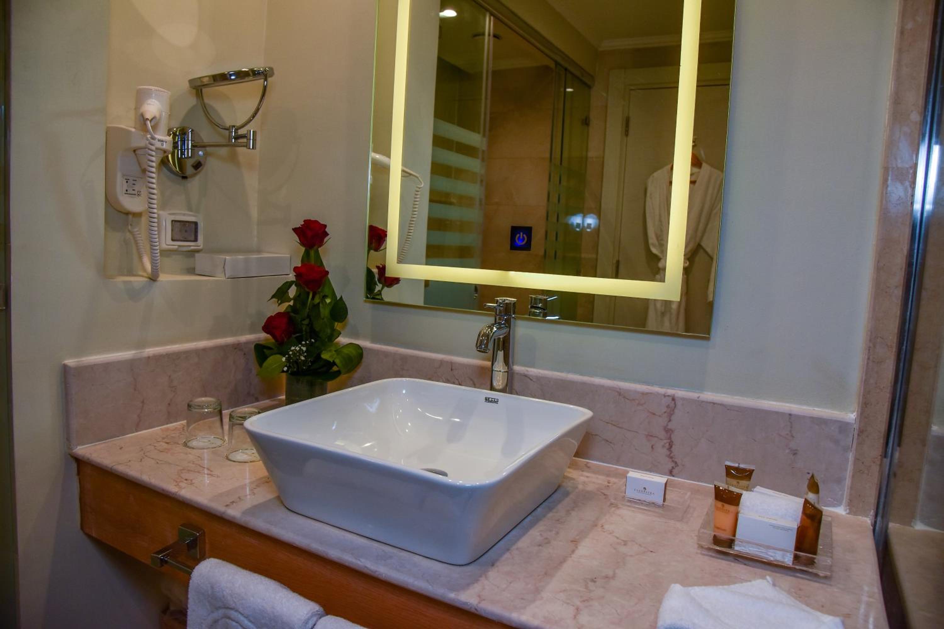 Deluxe Room Pool or Garden View - Photo 2