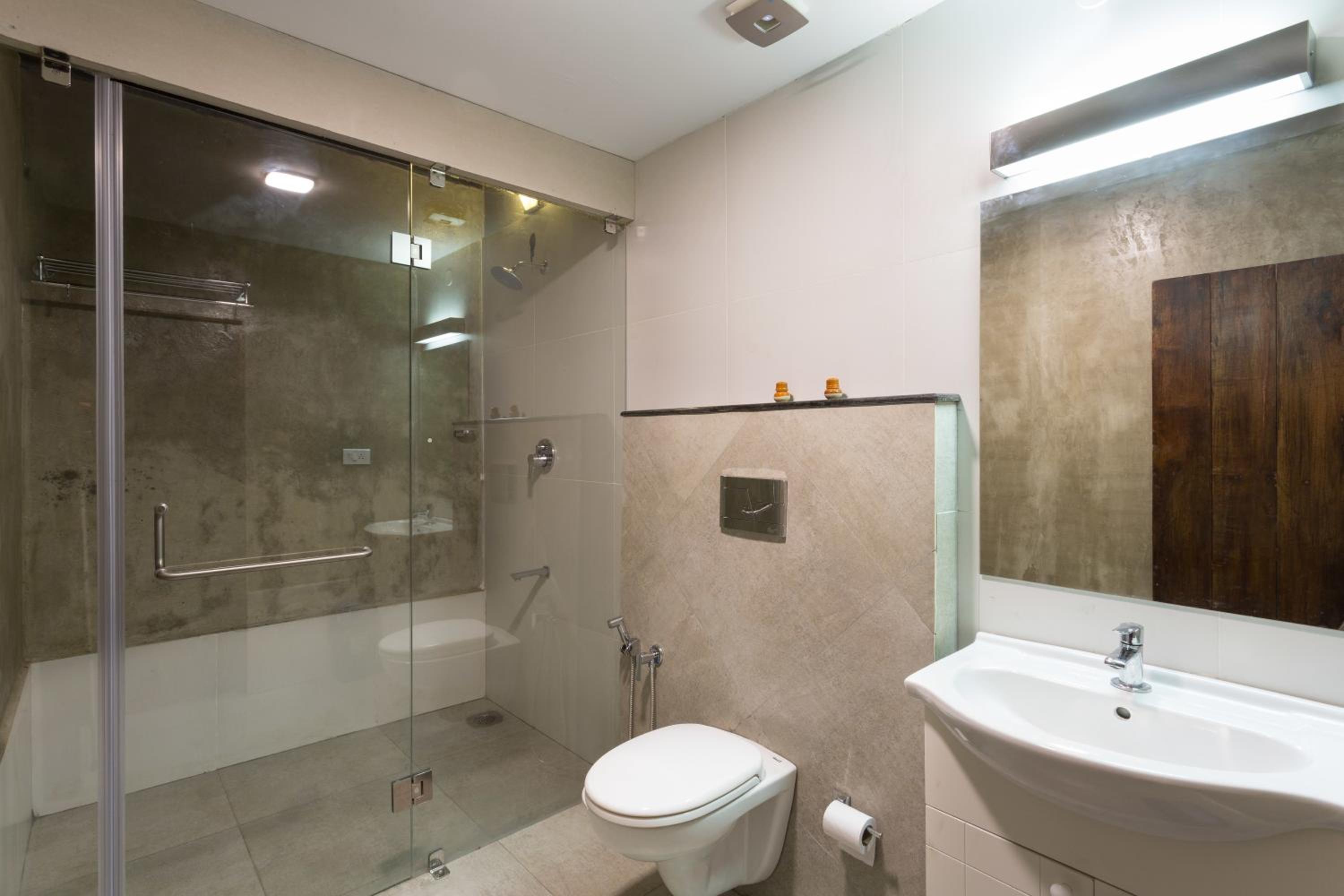 Deluxe King Suite photo 2