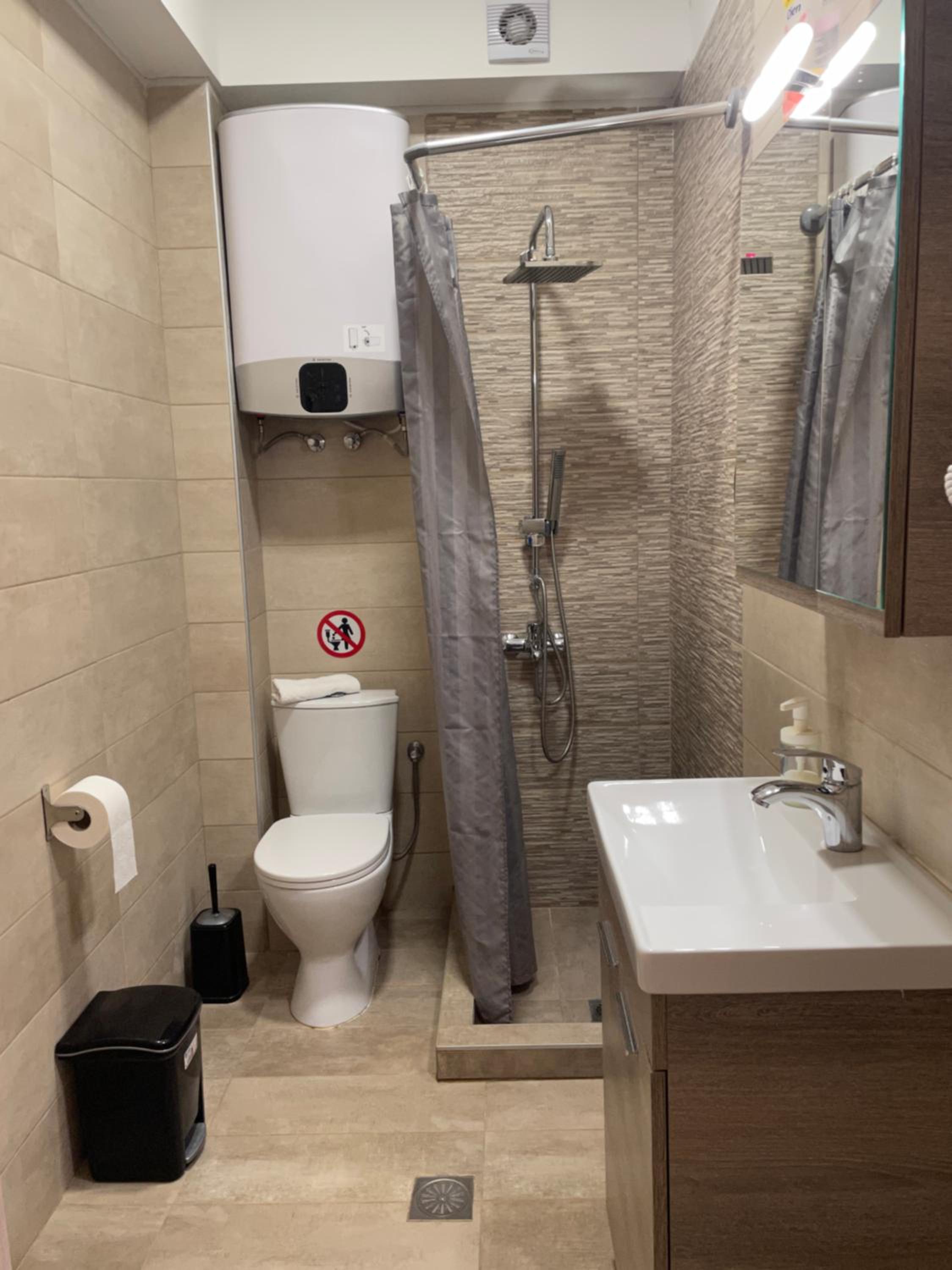 One-Bedroom Apartment - Photo 5