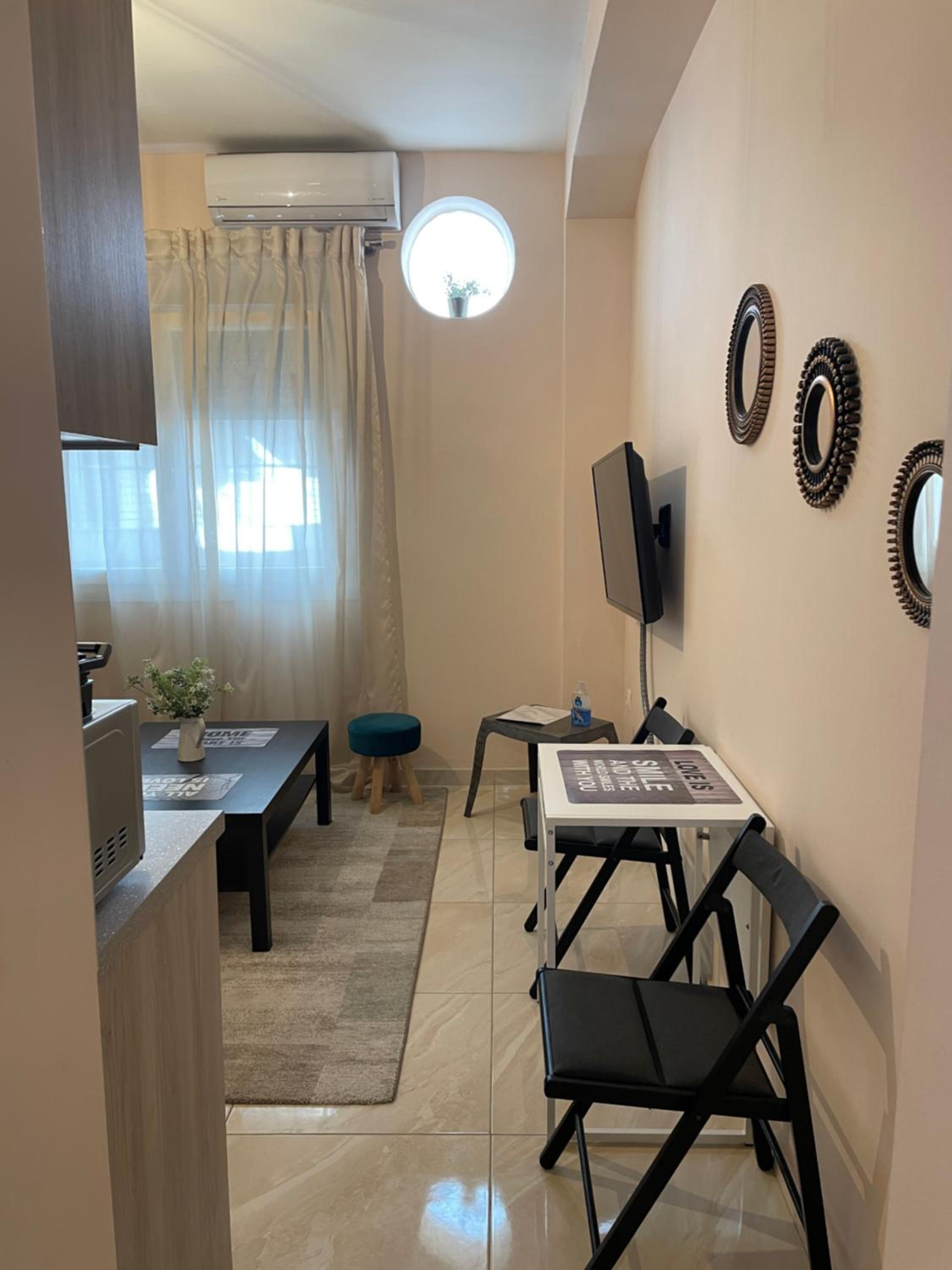 One-Bedroom Apartment - Photo 1