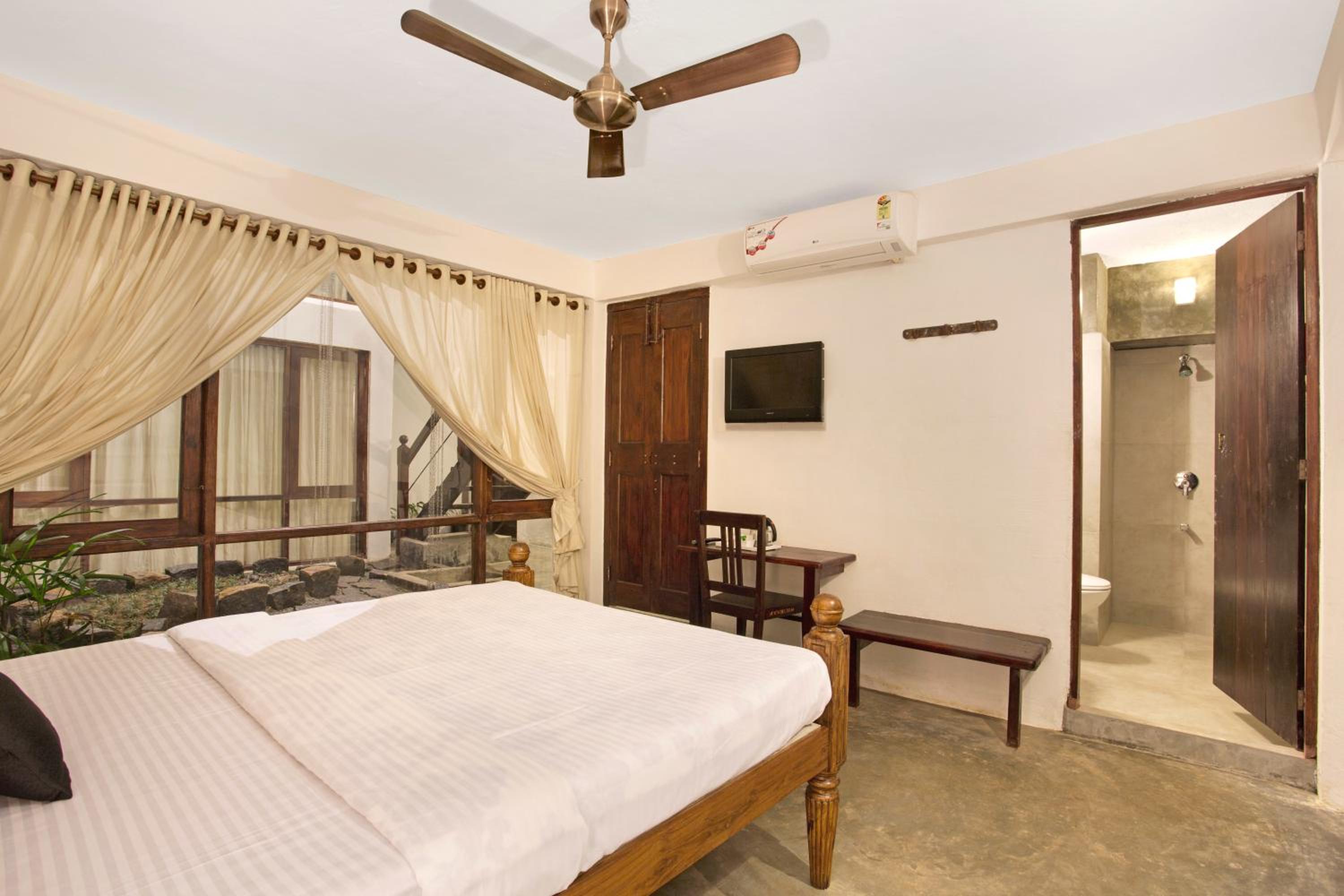 Deluxe Double or Twin Room photo 3