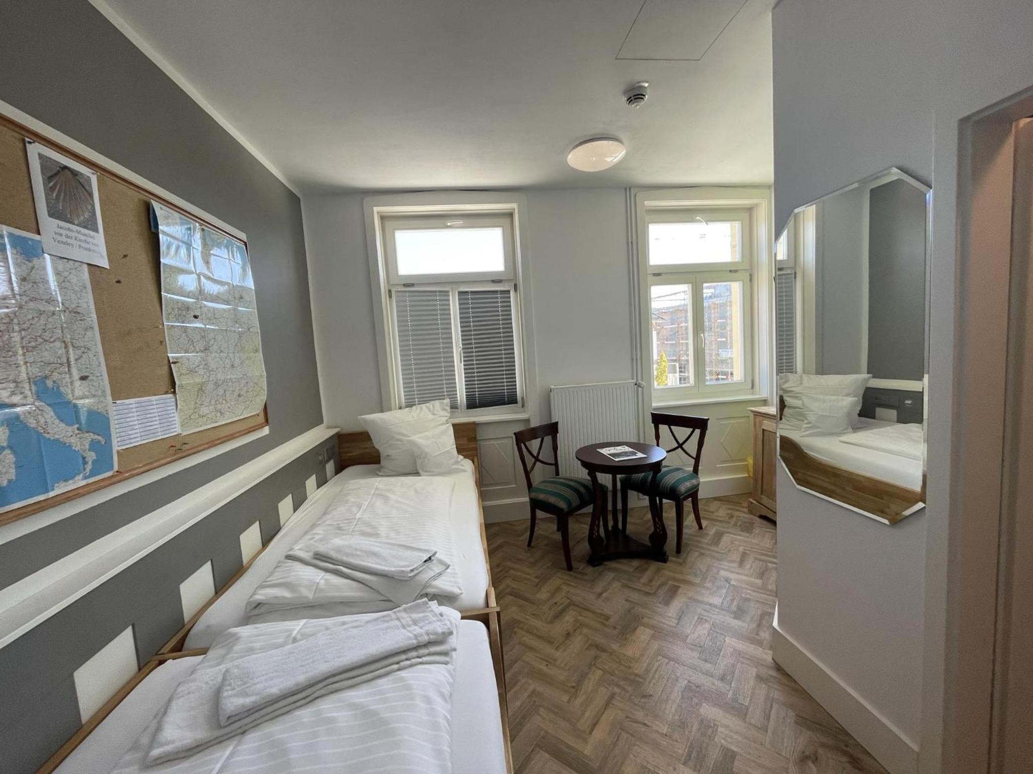 Economy Twin Room - Photo 1