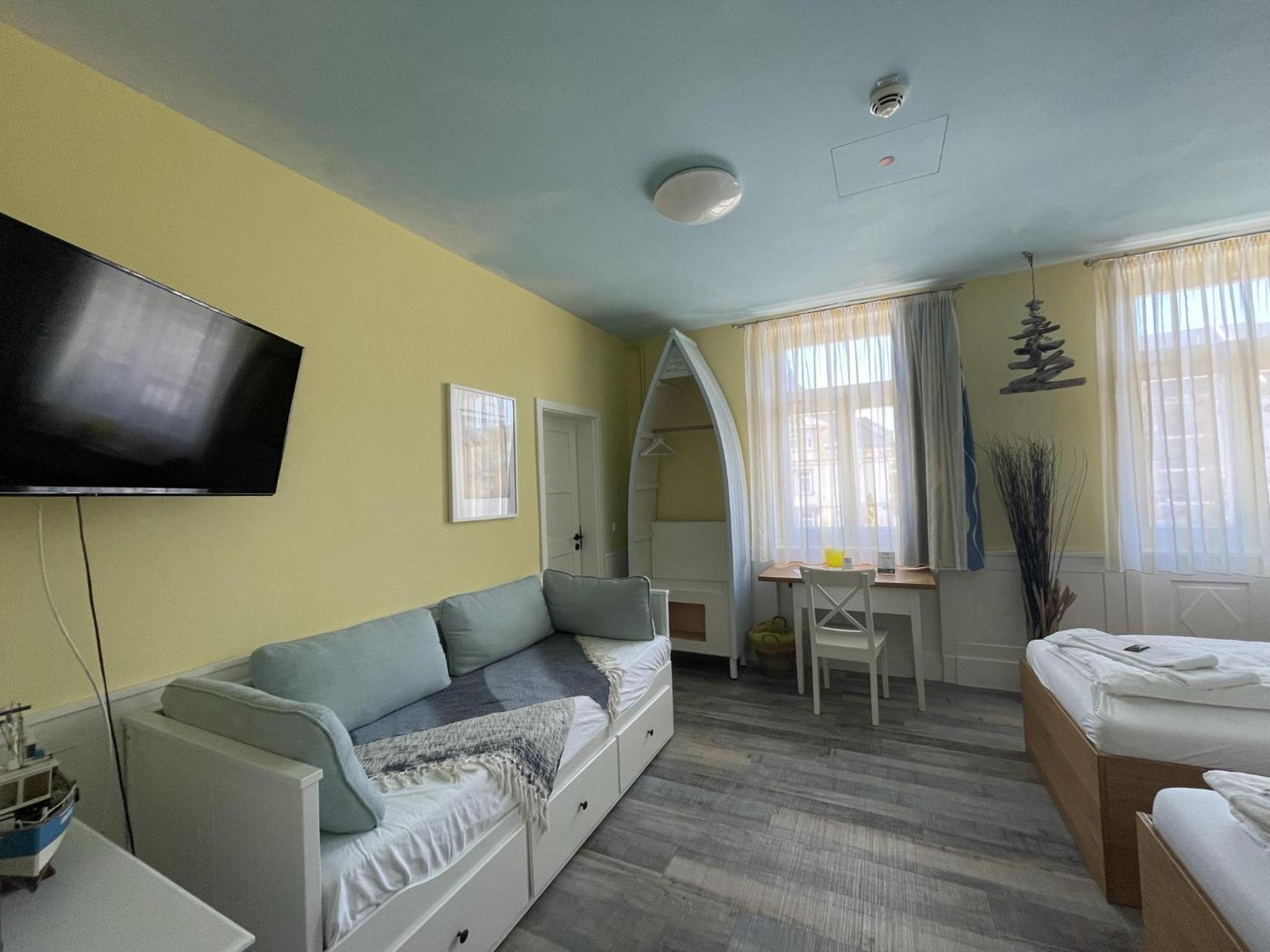 Triple Room with Private Bathroom - Photo 7