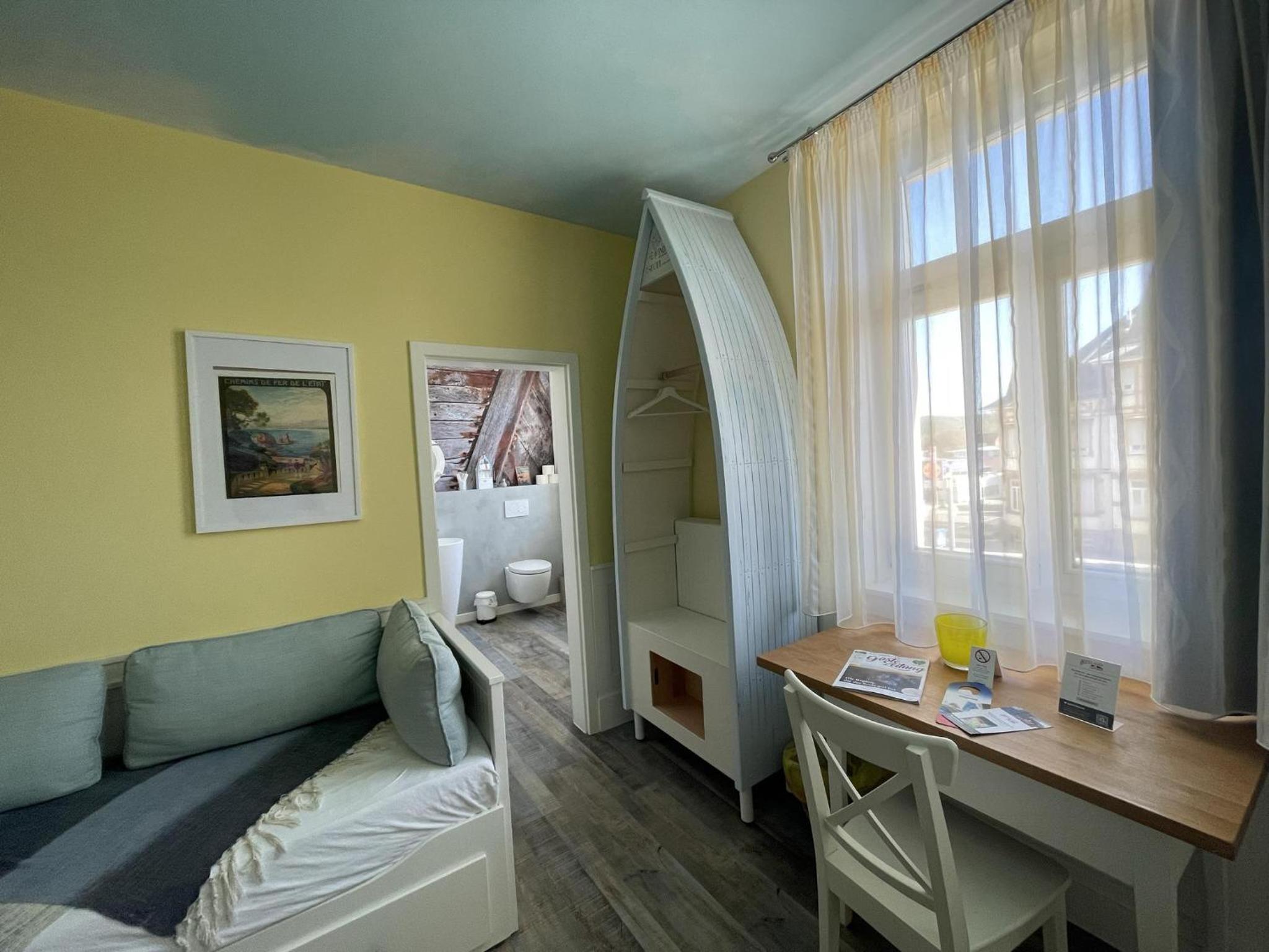 Triple Room with Private Bathroom - Photo 6