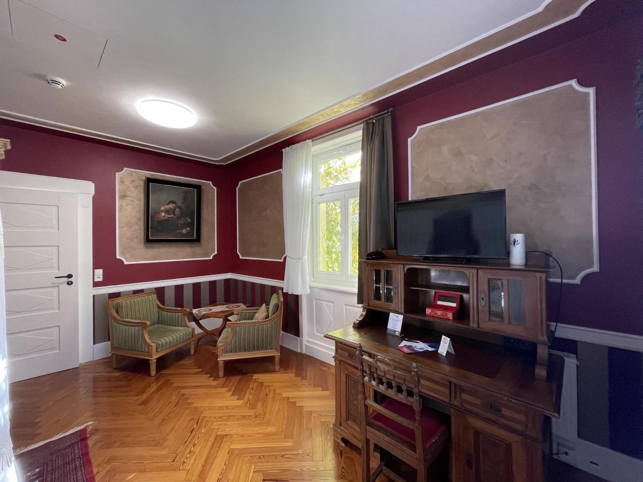 Superior Suite - Photo 6