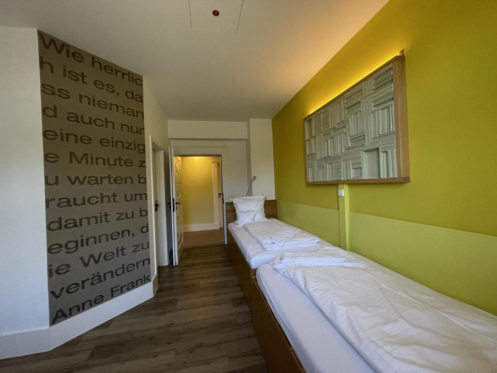 Standard Twin Room - Photo 5
