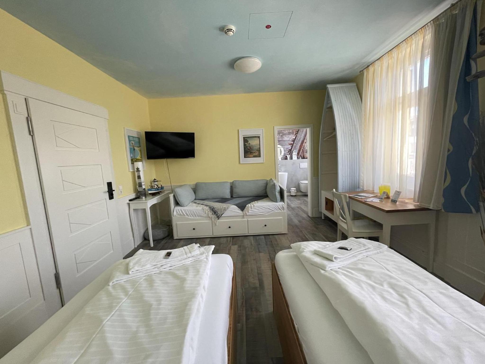 Triple Room with Private Bathroom - Photo 5