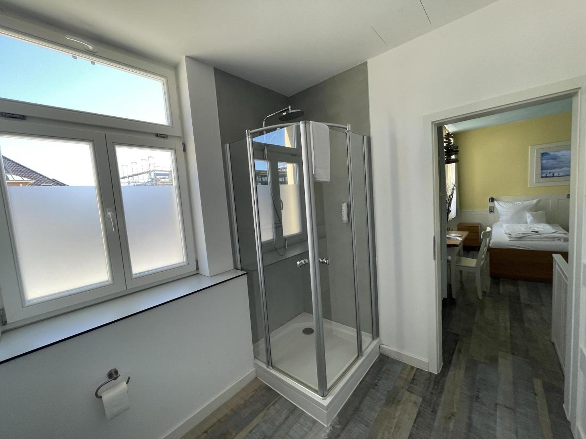 Triple Room with Private Bathroom - Photo 4