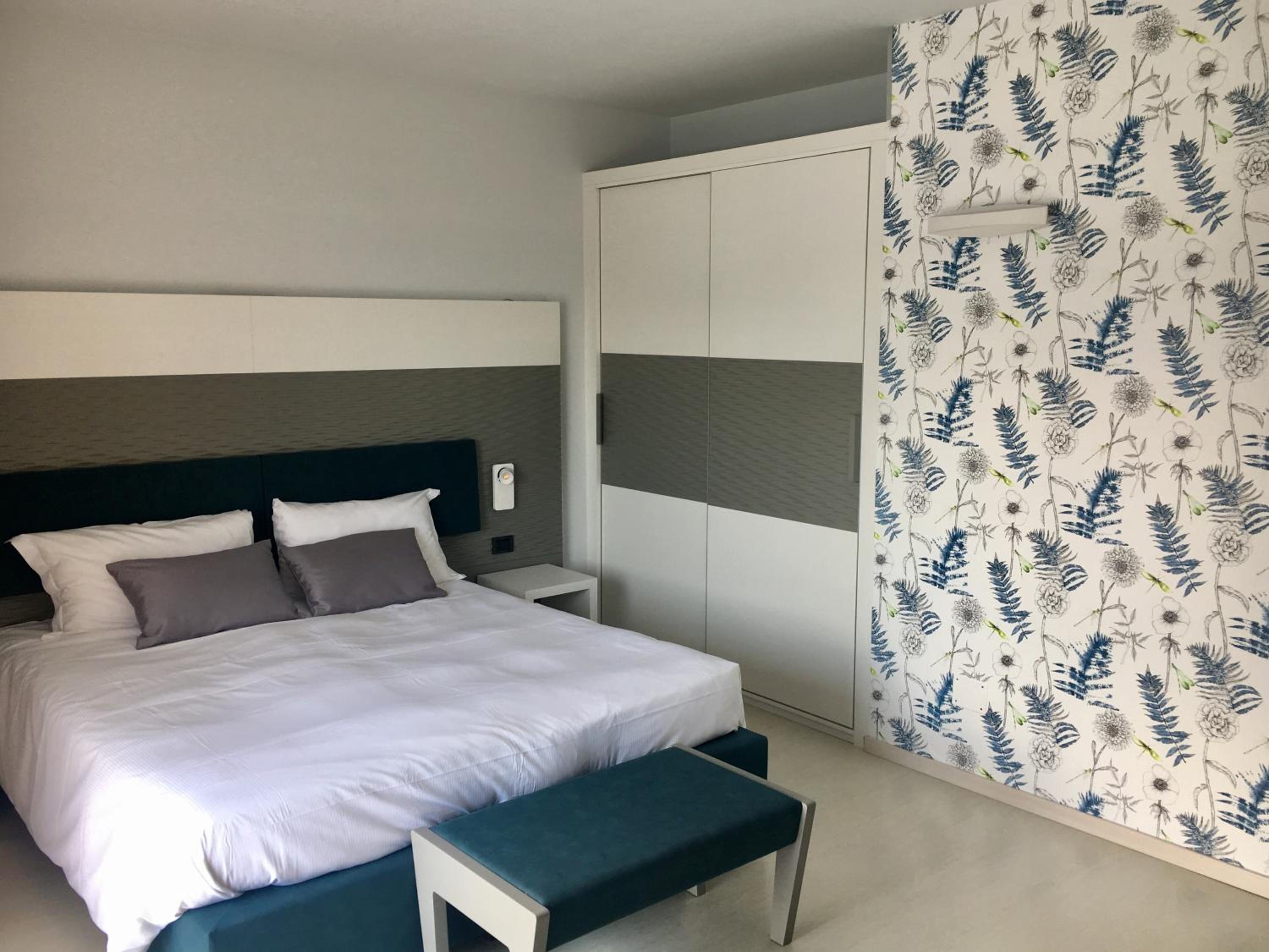 Double Room with Lake View - Photo 1