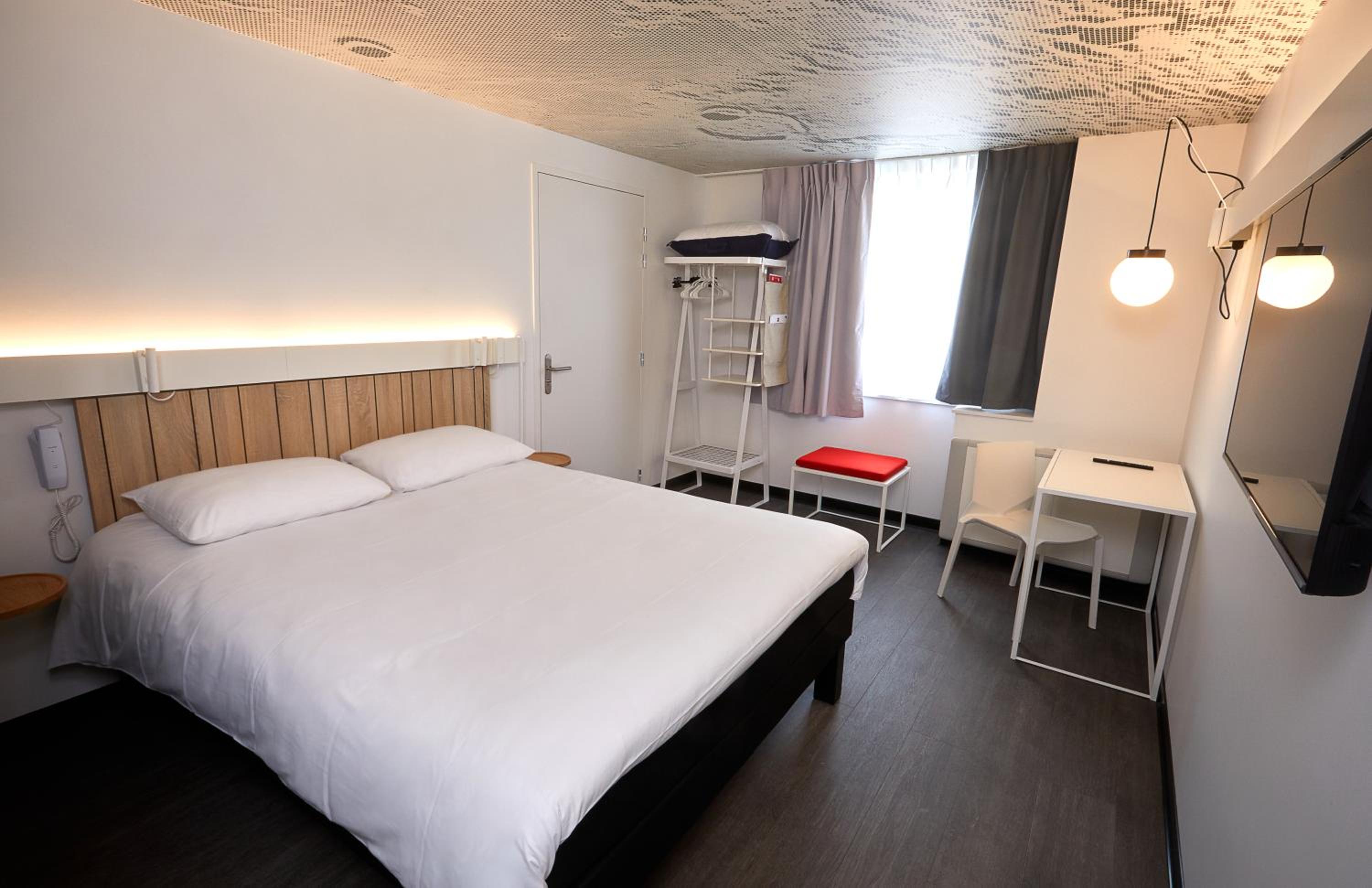 Standard Double Room - Courtyard Side - Photo 2