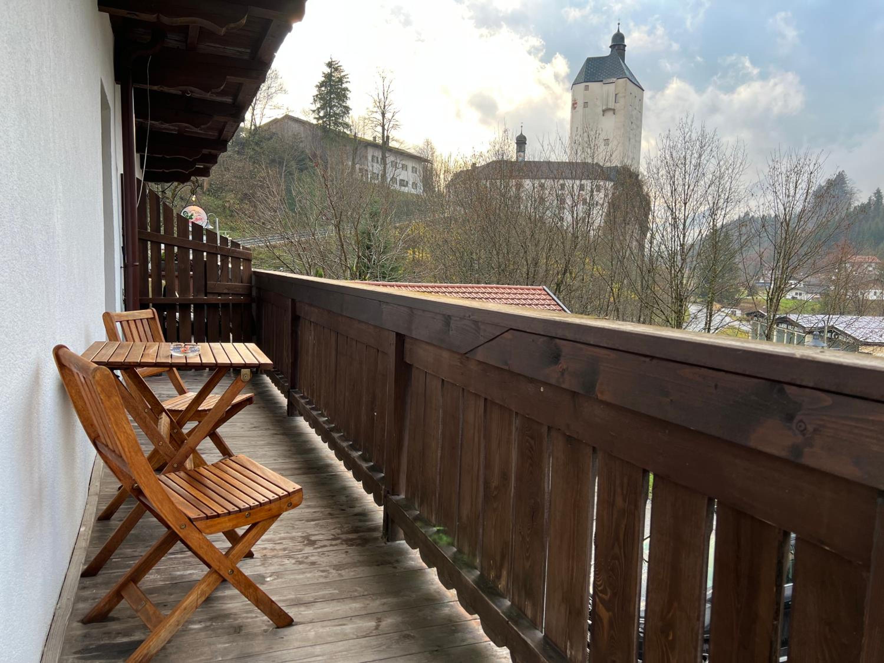 Apartment with Balcony - Photo 3