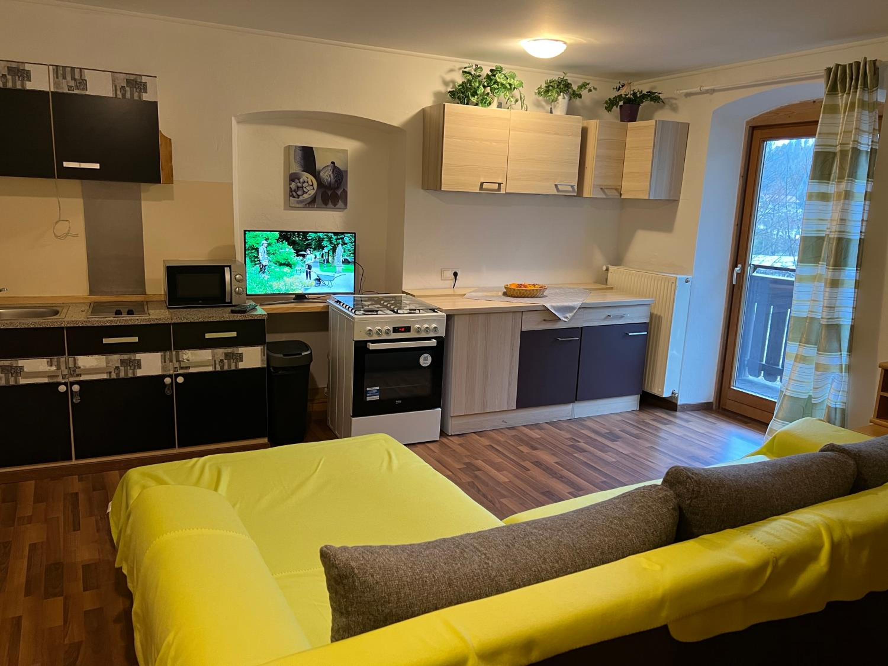 Apartment with Balcony - Photo 7
