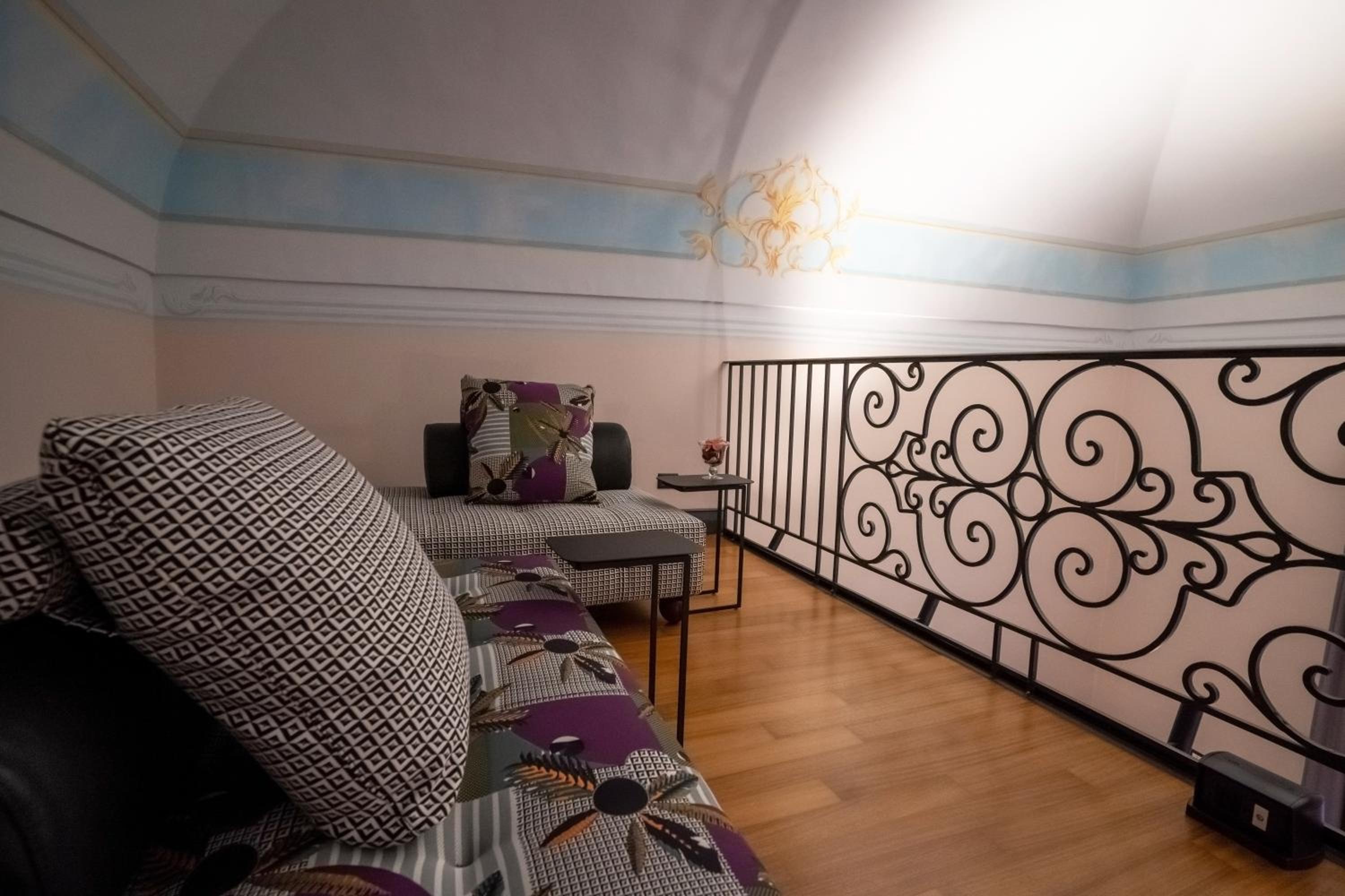 Junior Suite with Balcony - Photo 5