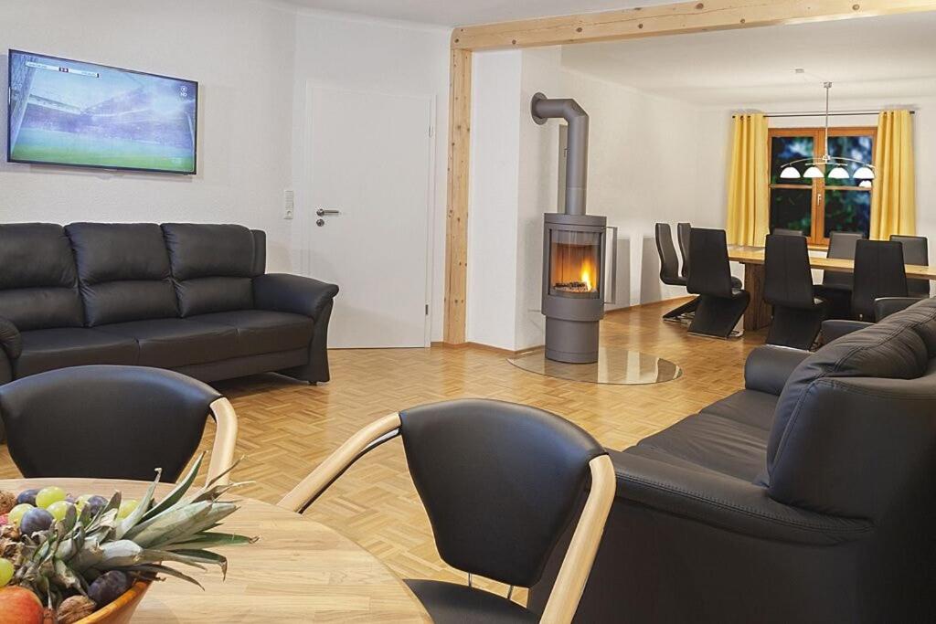 Six-Bedroom House photo 1