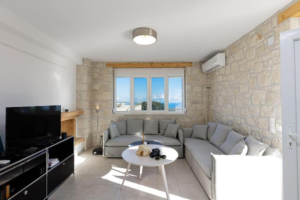 Three-Bedroom Villa photo 1