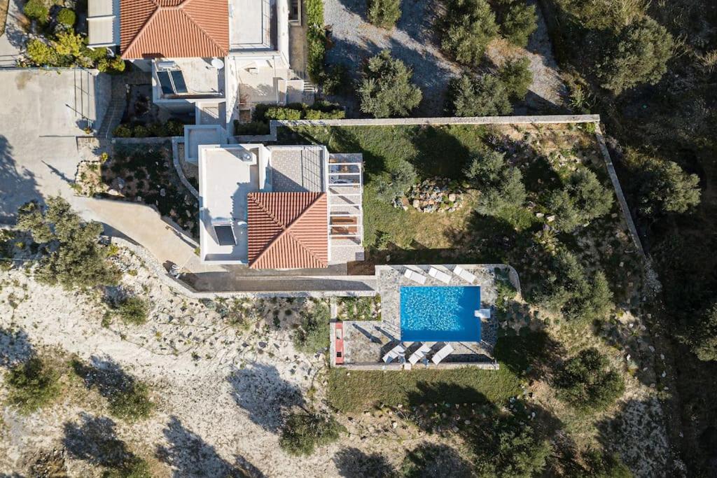Three-Bedroom Villa photo 2