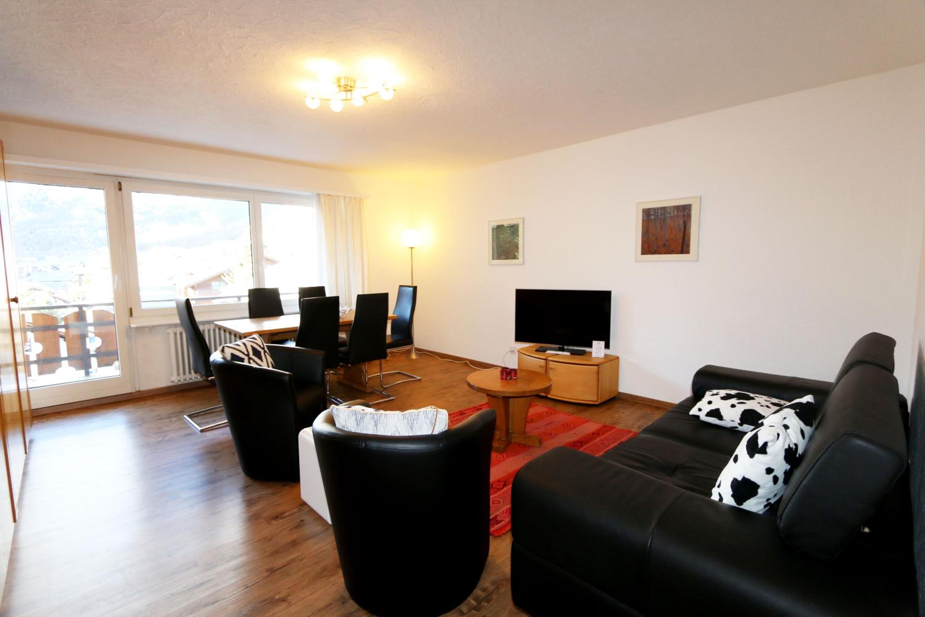 Two-Bedroom Apartment with Balcony photo 3