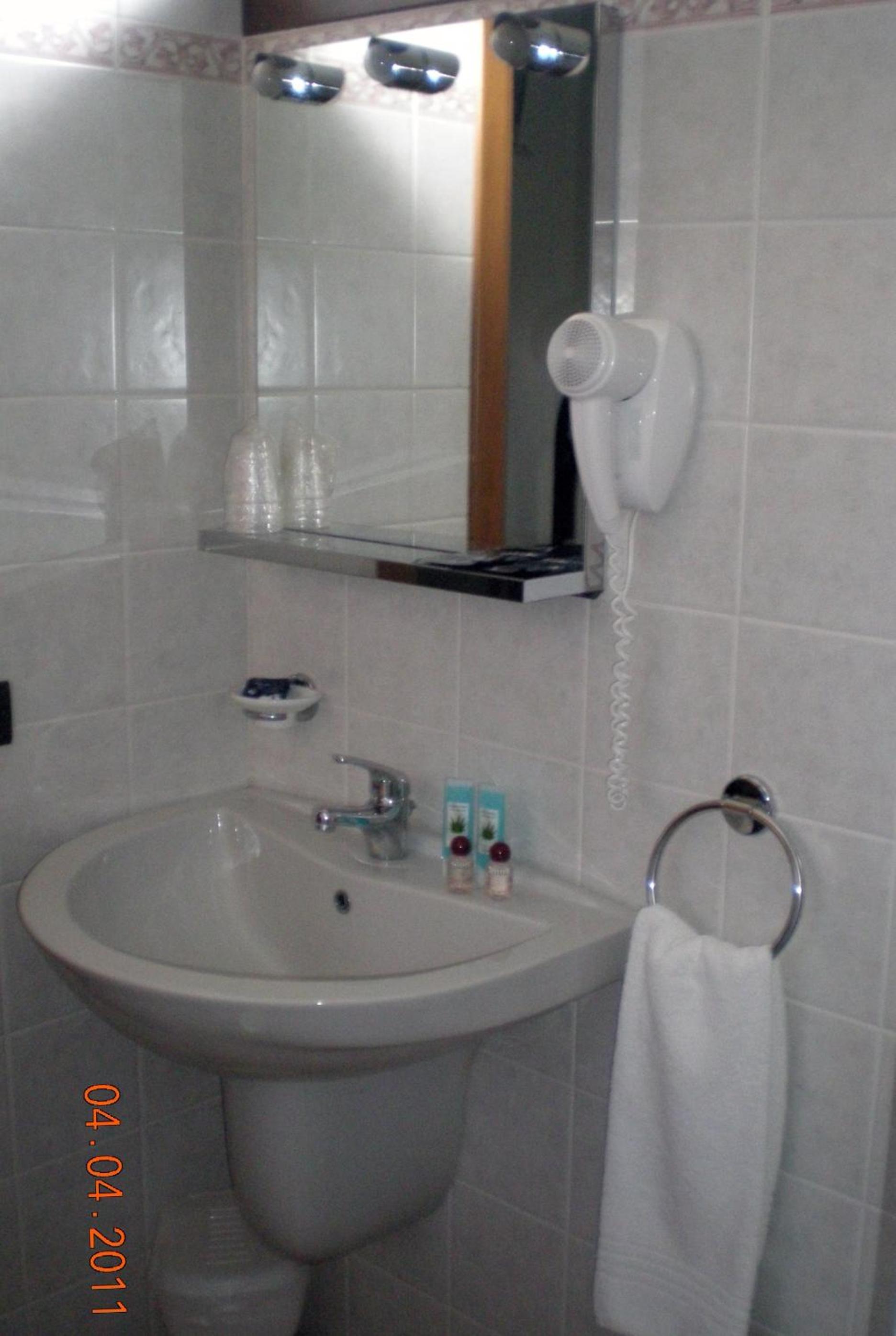 Double Room - Photo 10