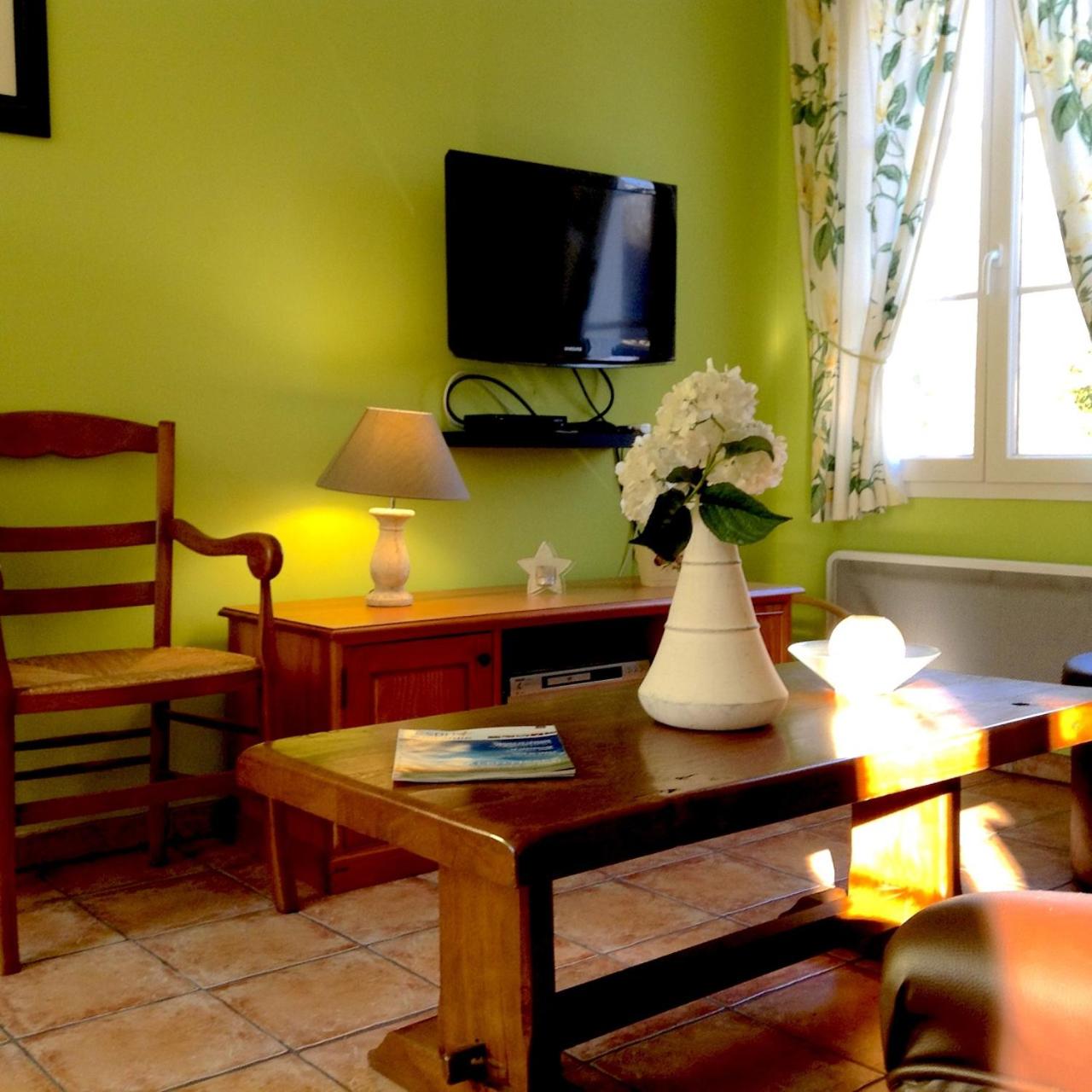 Two-Bedroom House photo 2