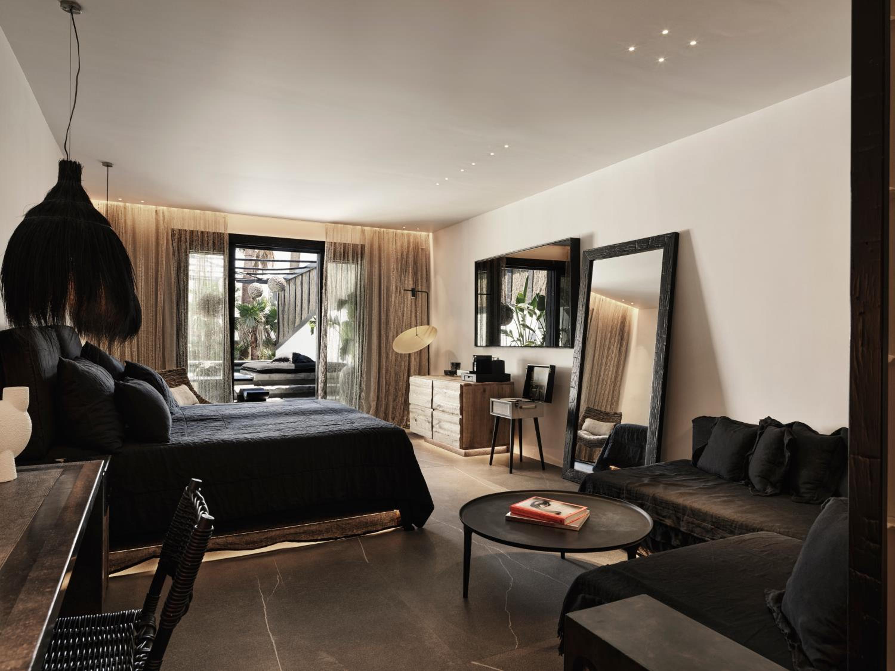ECO Suite Private Pool - Photo 2