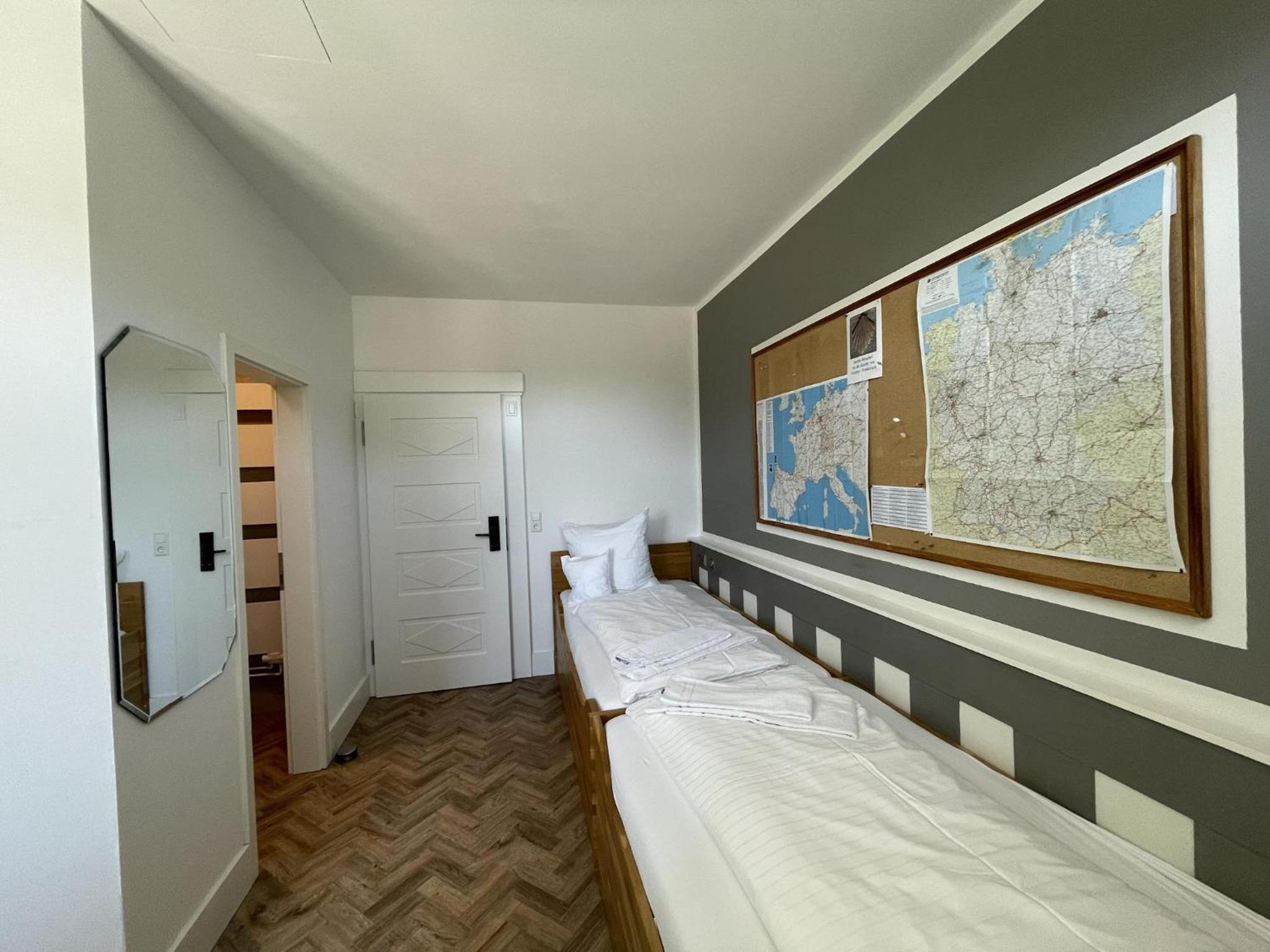 Economy Twin Room - Photo 5
