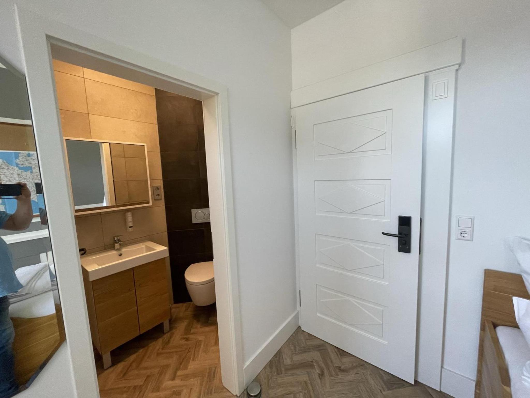 Economy Twin Room - Photo 4