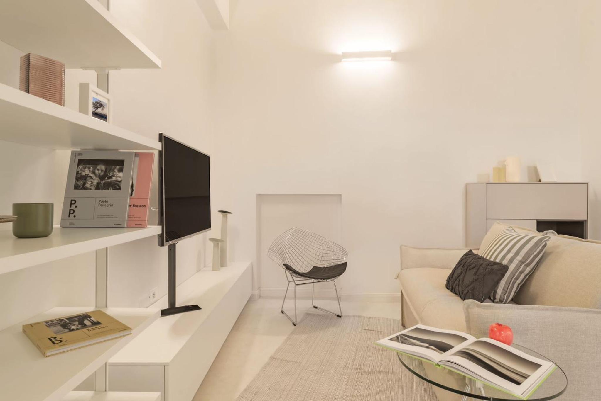 One-Bedroom Apartment photo 3
