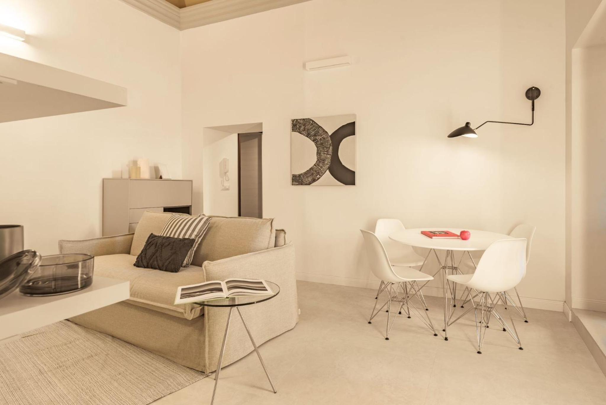 One-Bedroom Apartment photo 1