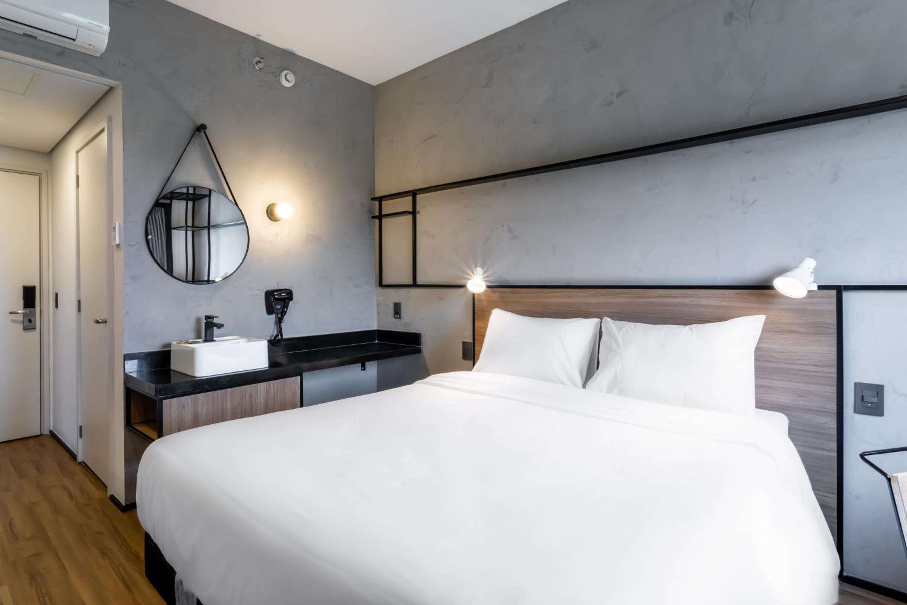 Standard Double Room - Photo 11