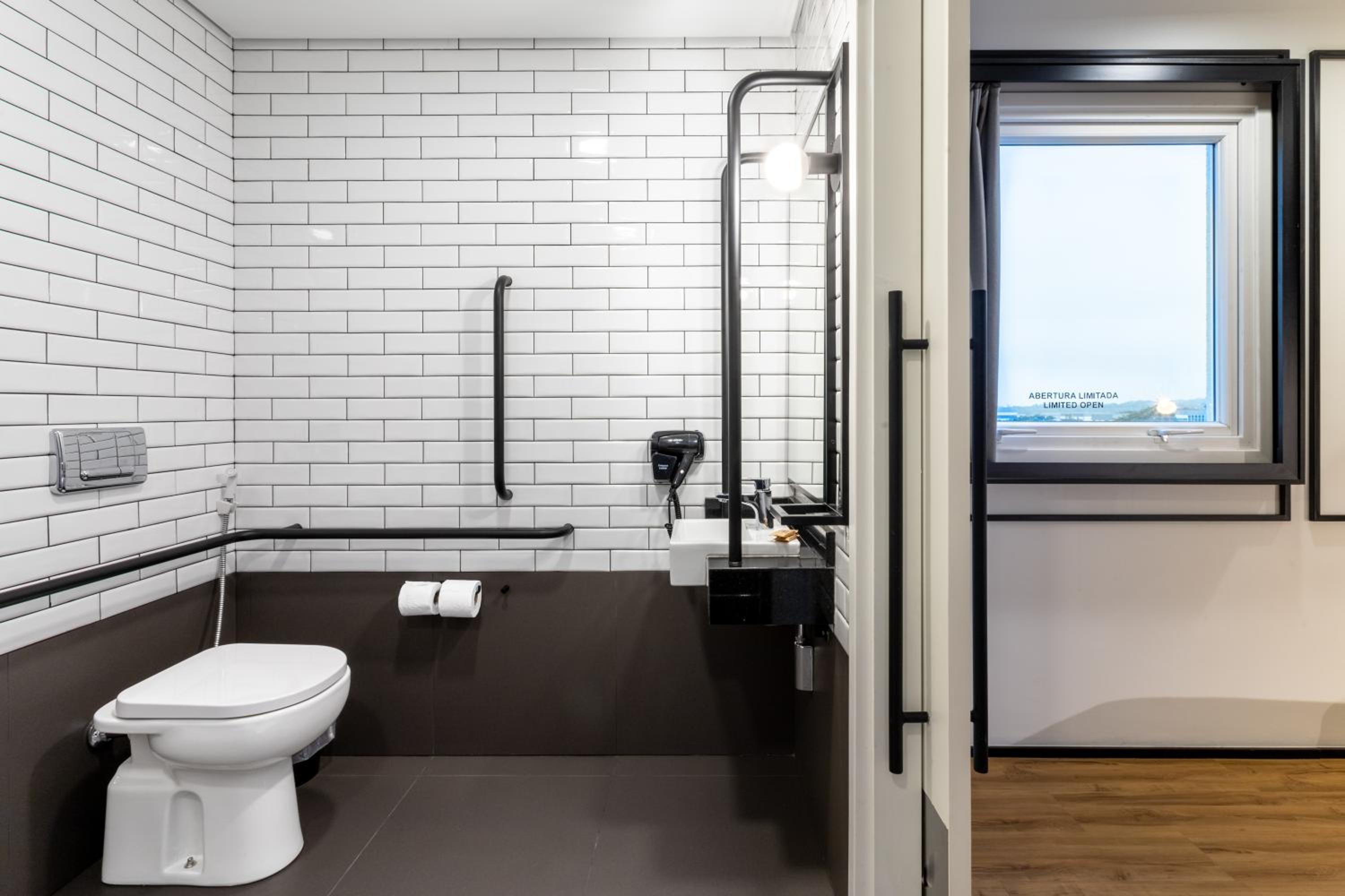 Adapted Double Room - Photo 9